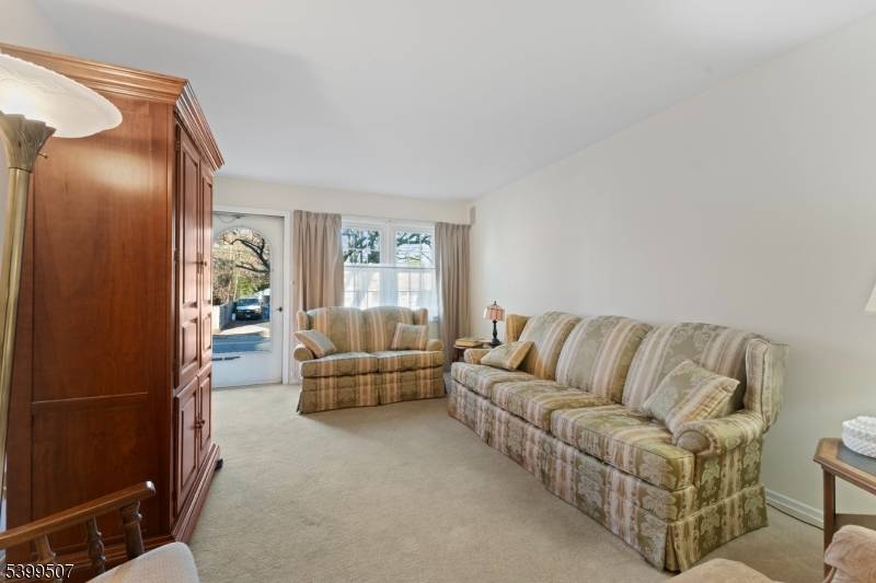 South Bound Brook Boro, NJ 08880,123 Edgewood Ter