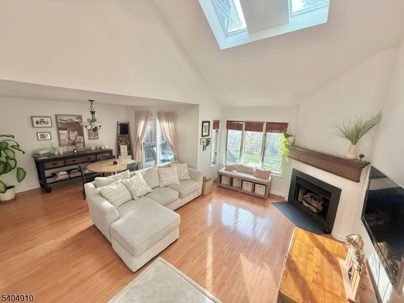 Clinton Twp., NJ 08801,13 Mission Hills Rd