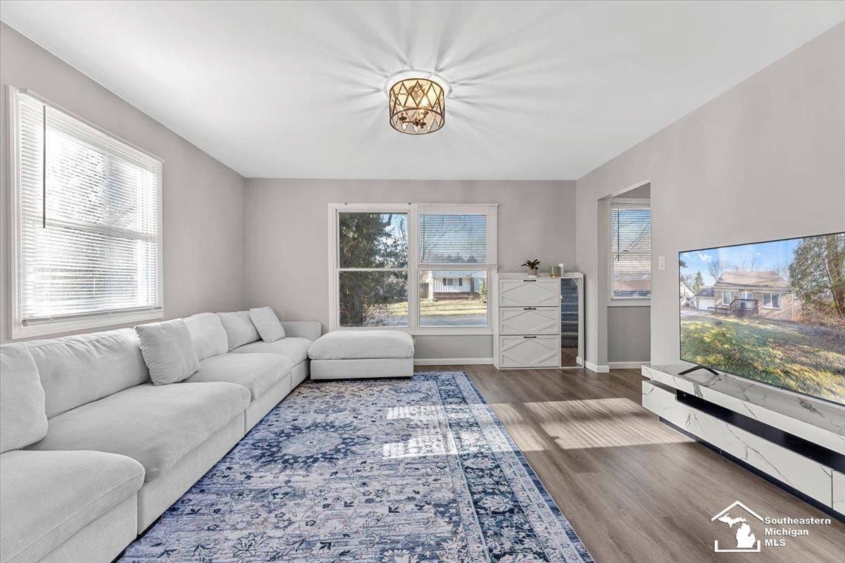 Redford, MI 48239,15002 Dixie ST