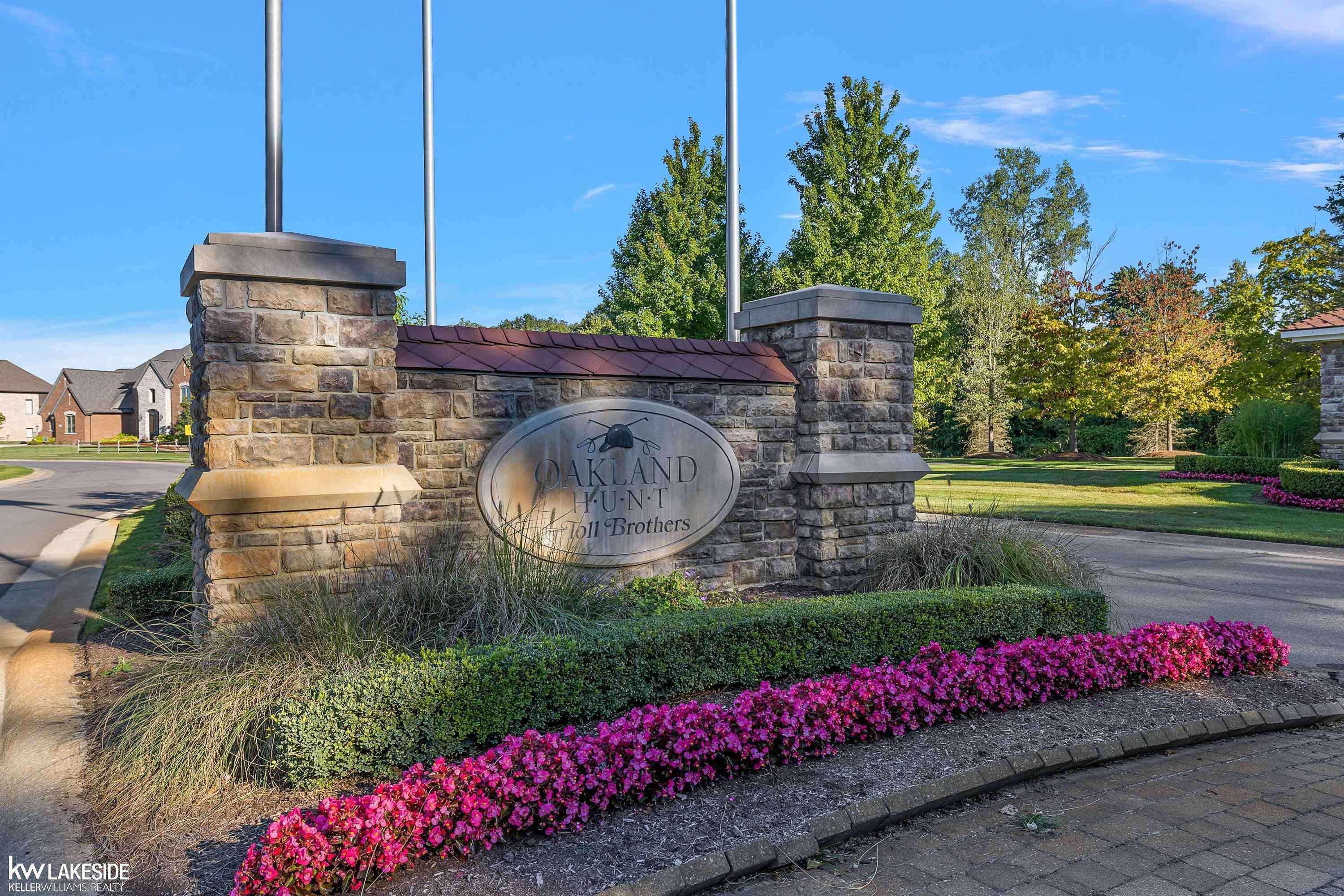 Oakland, MI 48363,3476 Royal Berkshire LN