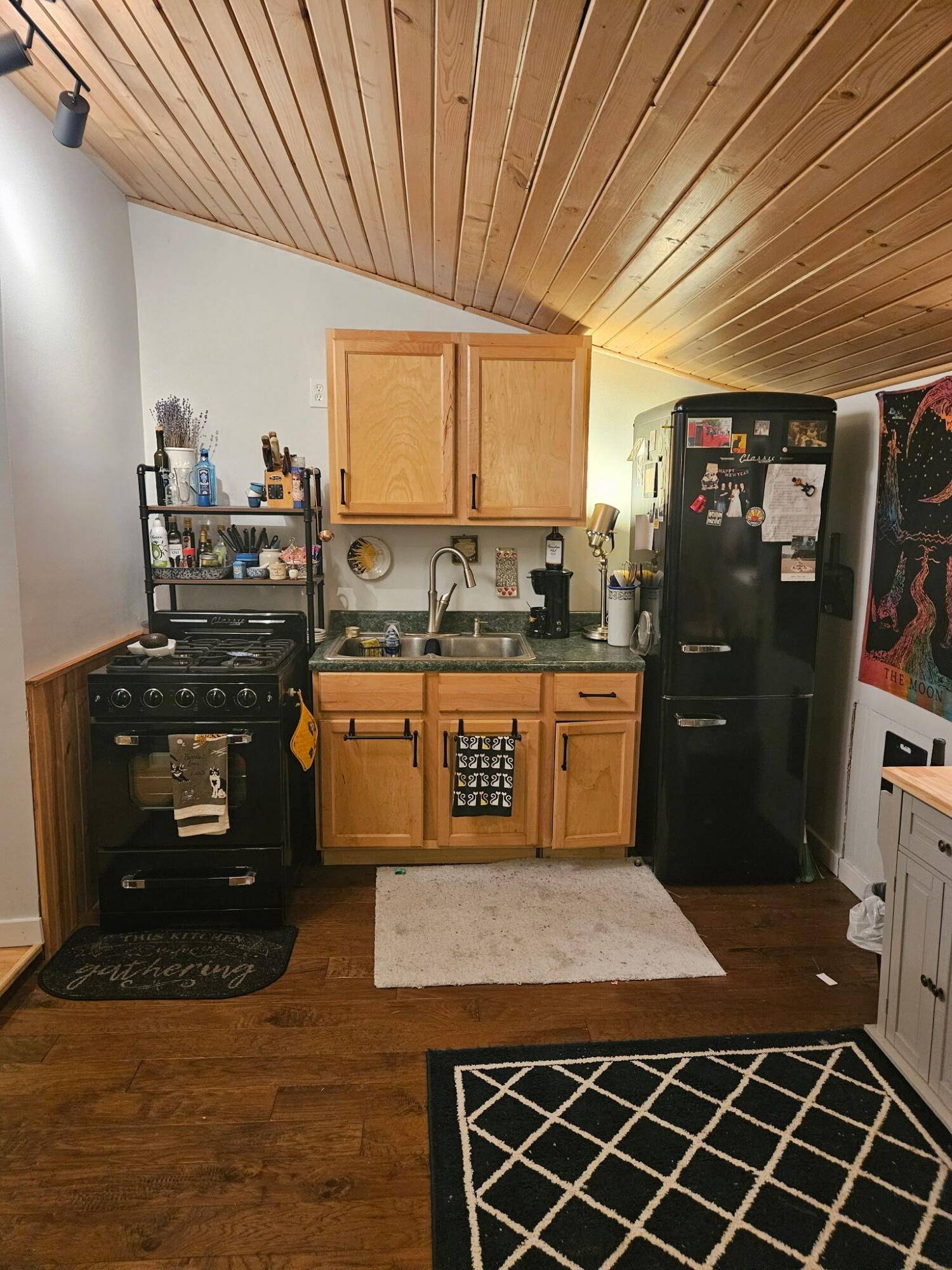 Pentwater, MI 49449,1130 E Park ST