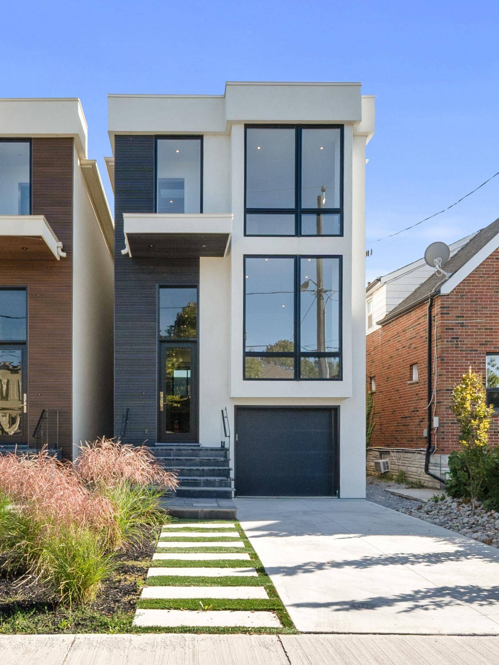 Toronto C04, ON M6B 1Z8,683 Glencairn AVE