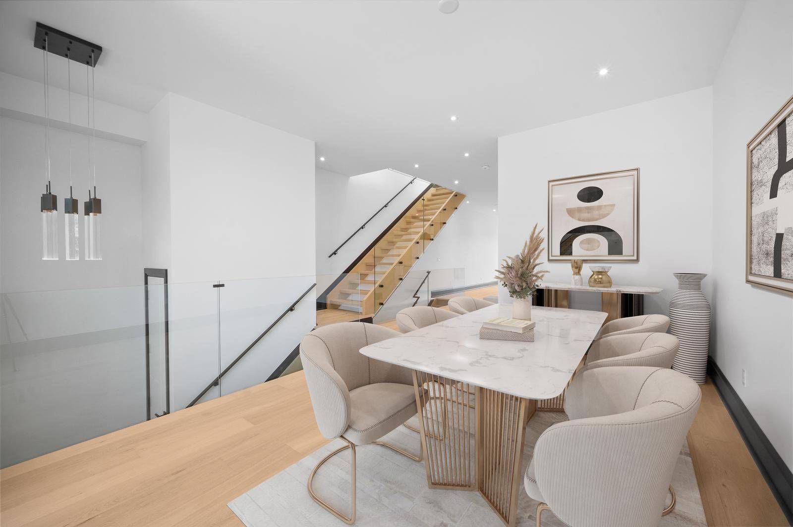 Toronto C04, ON M6B 1Z8,683 Glencairn AVE