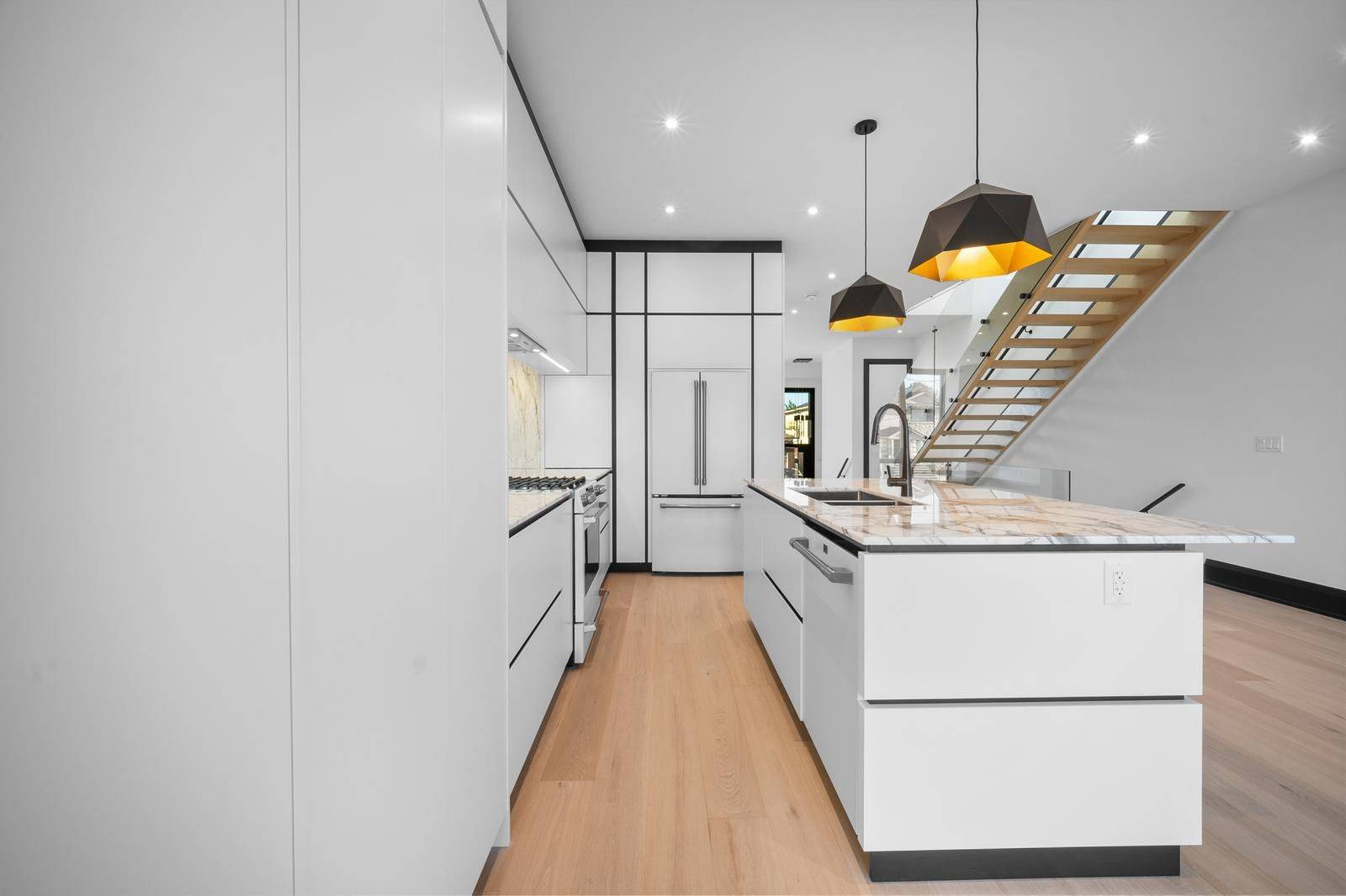 Toronto C04, ON M6B 1Z8,683 Glencairn AVE