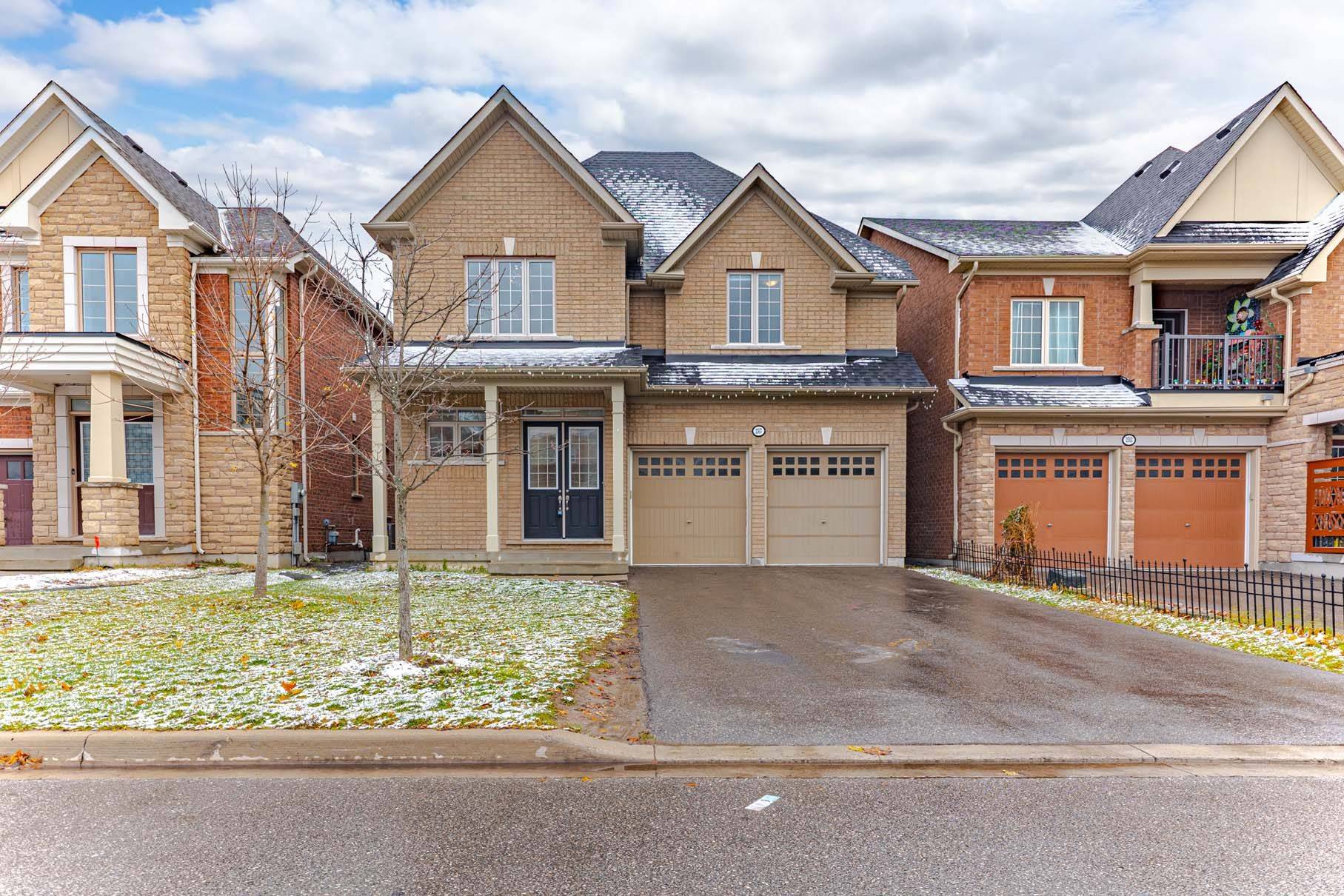 Oshawa, ON L1L 0M1,2517 Bandsman CRES