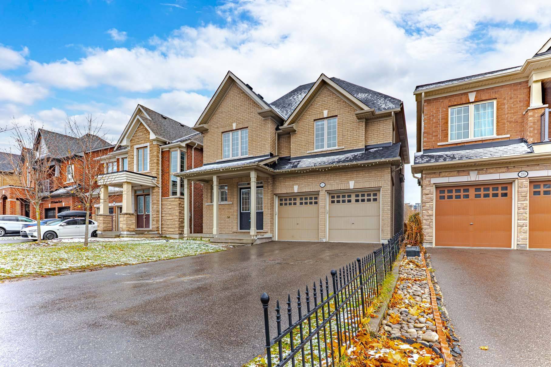 Oshawa, ON L1L 0M1,2517 Bandsman CRES