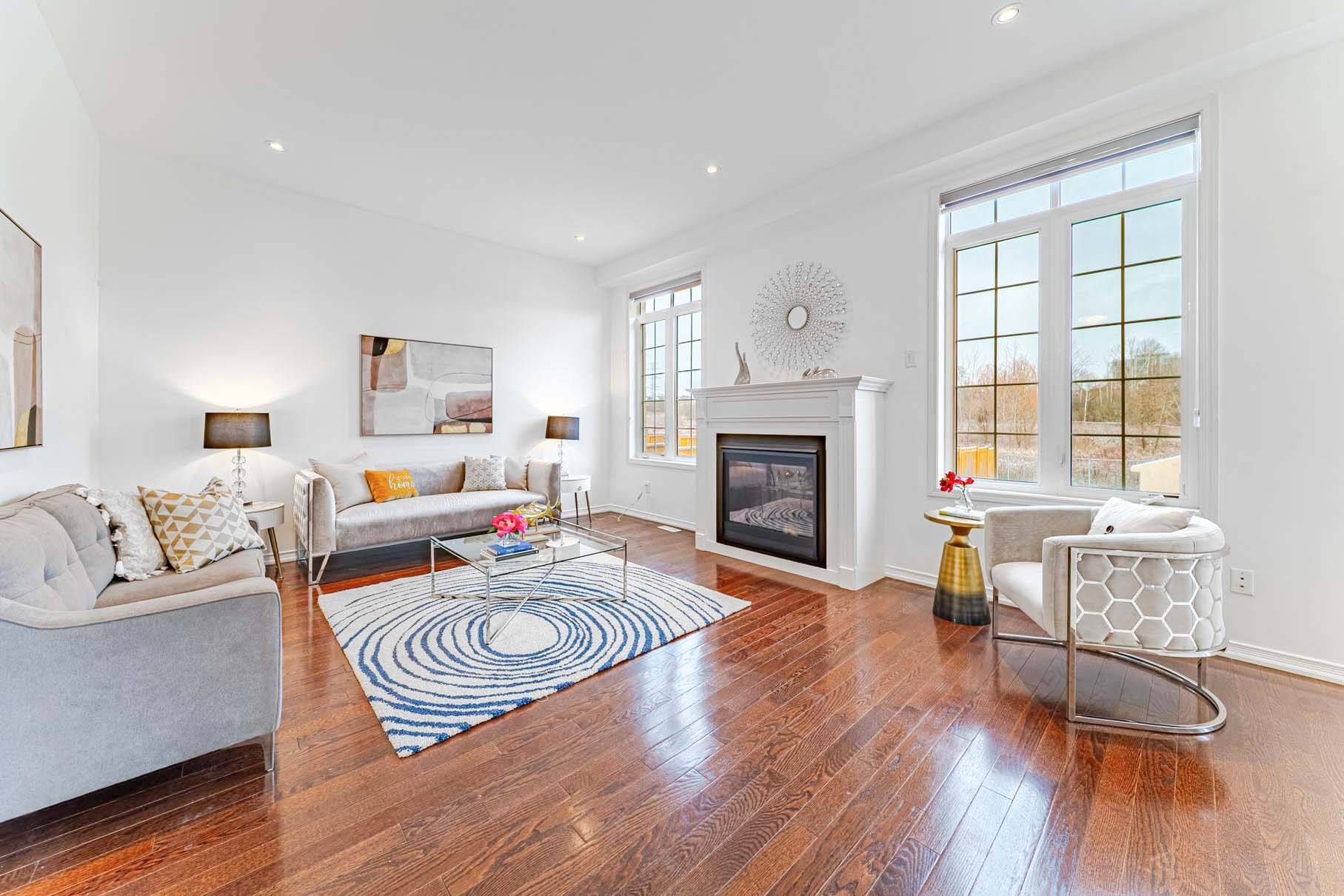 Oshawa, ON L1L 0M1,2517 Bandsman CRES