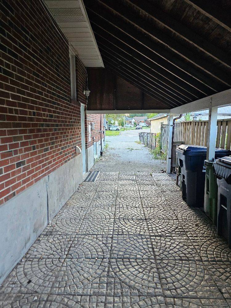 Toronto E04, ON M1R 3P9,259 Tower DR #BSMT