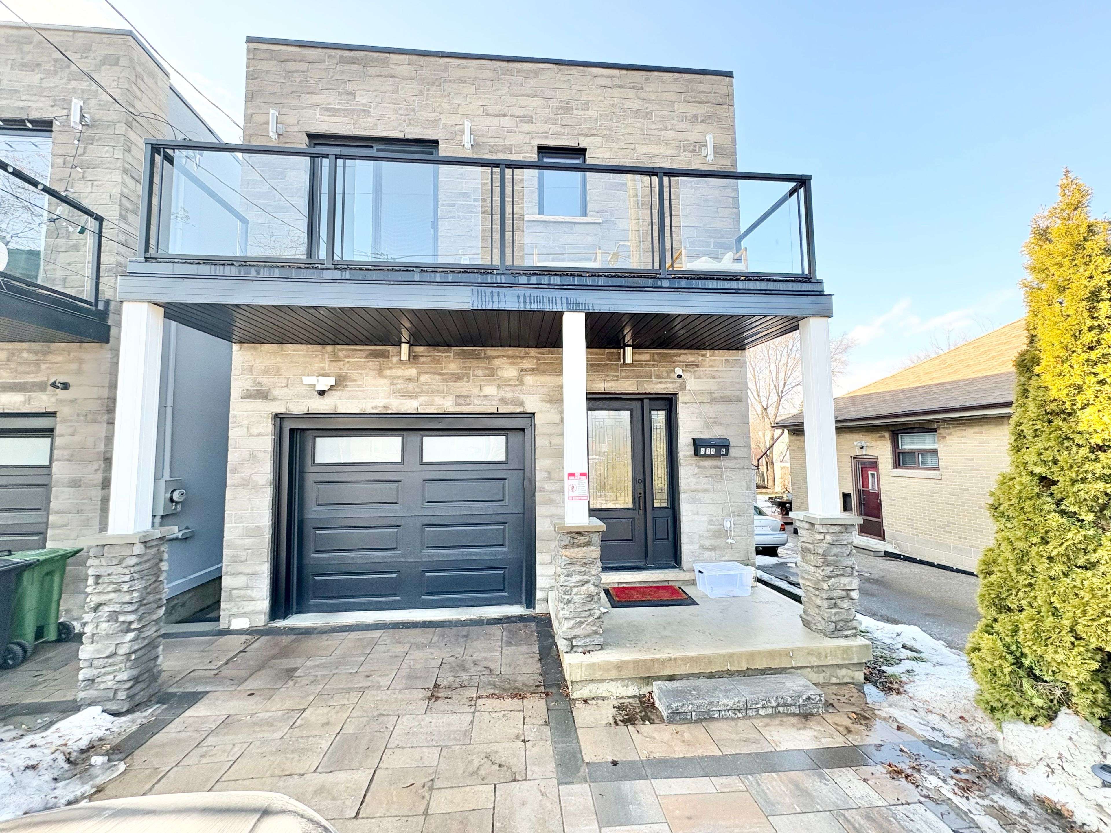 Toronto E04, ON M1L 3G9,574 B Pharmacy AVE #Lower unit