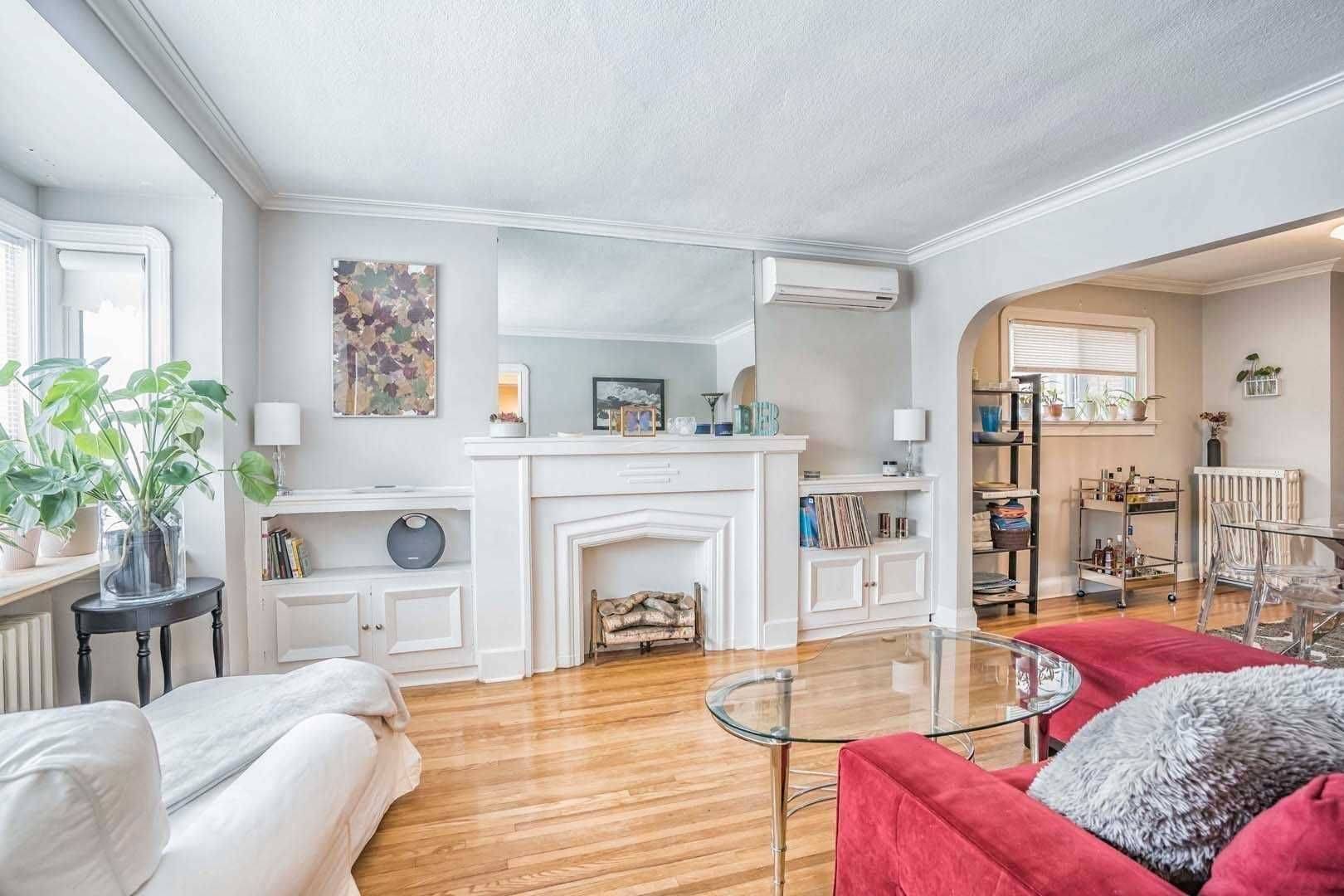 Toronto E03, ON M4C 3P8,18 Roblin AVE