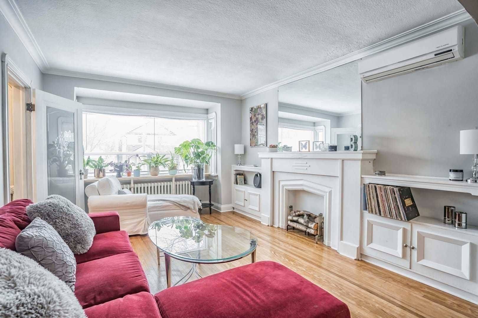 Toronto E03, ON M4C 3P8,18 Roblin AVE