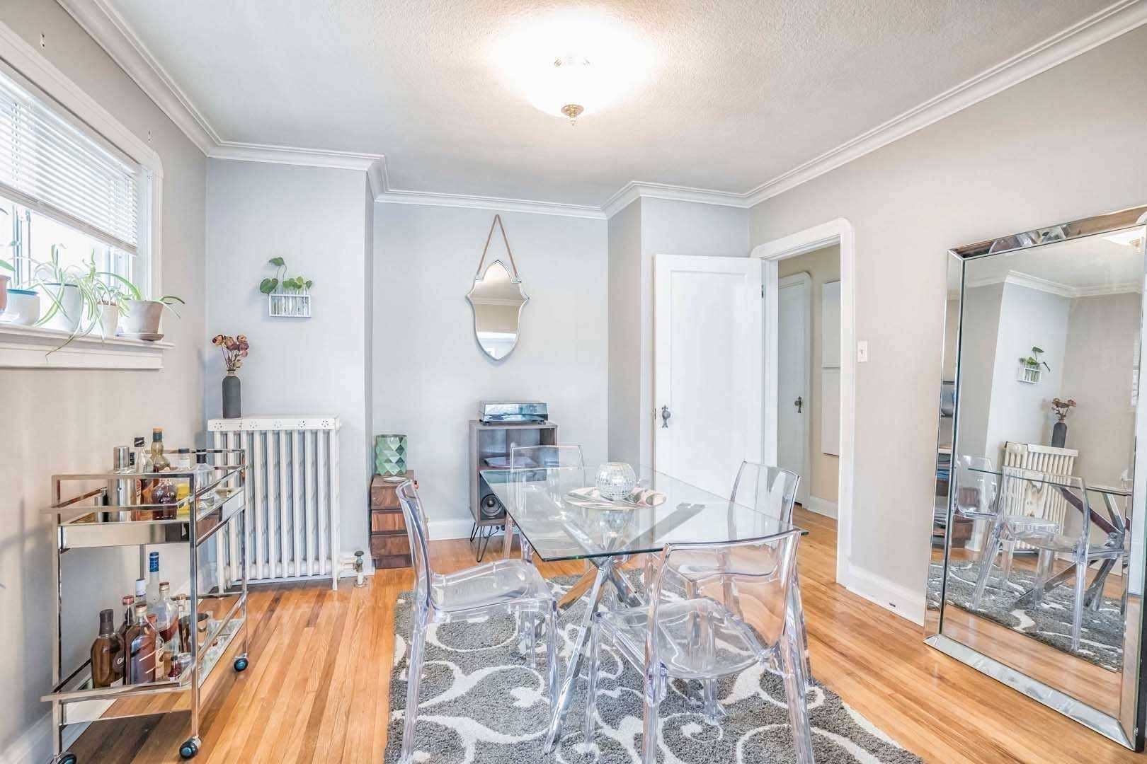 Toronto E03, ON M4C 3P8,18 Roblin AVE