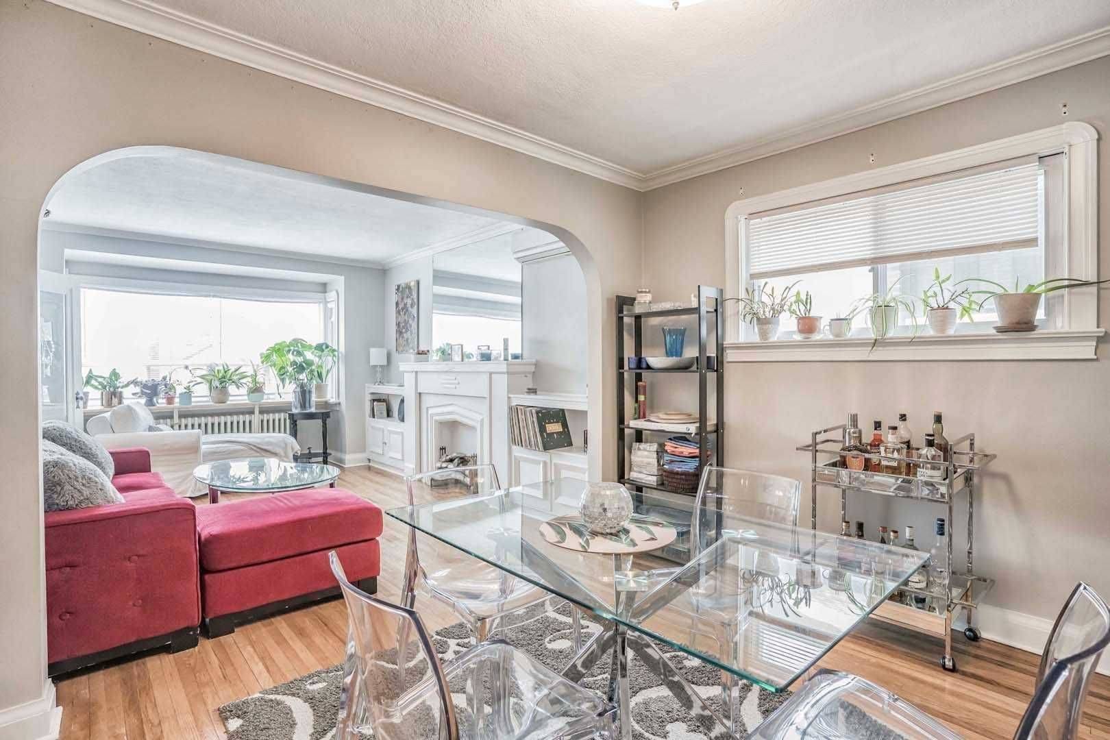 Toronto E03, ON M4C 3P8,18 Roblin AVE