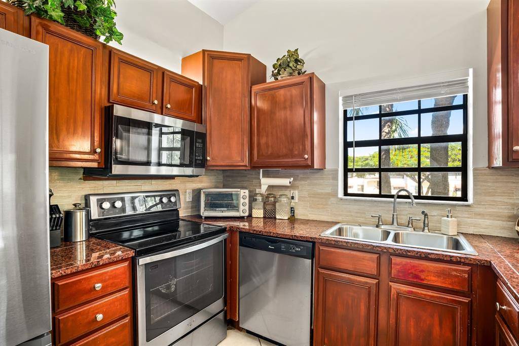 Deerfield Beach, FL 33442,102 Liberty Ct #102