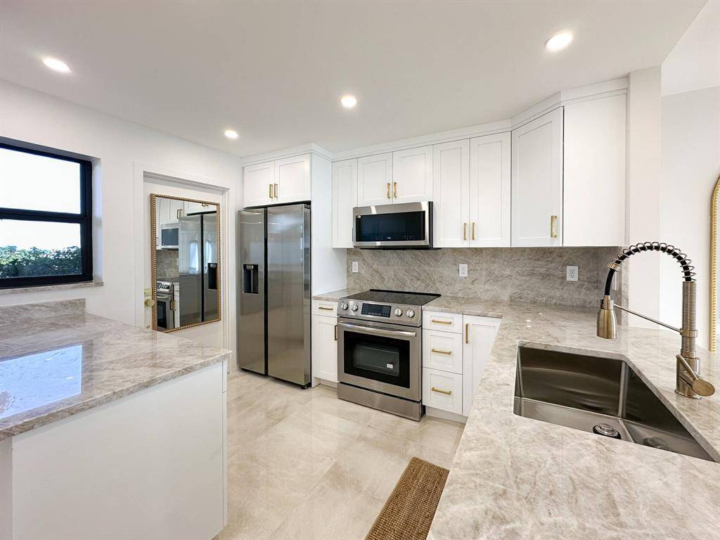 Fort Lauderdale, FL 33308,4800 Bayview Dr #503