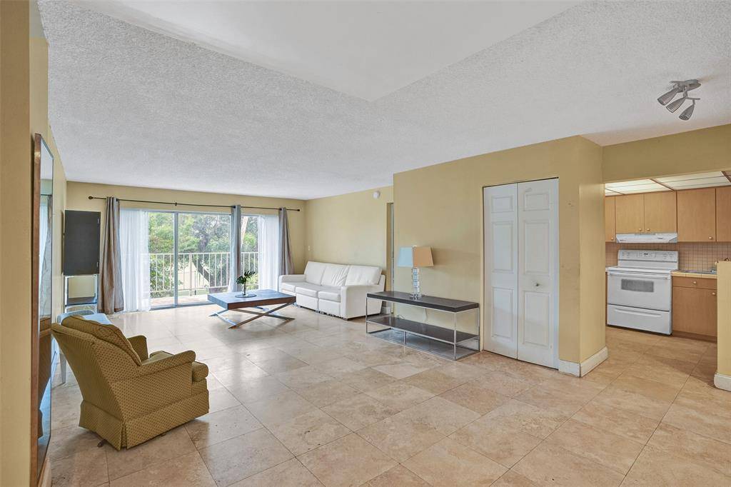 Sunny Isles Beach, FL 33160,200 178th Dr #309