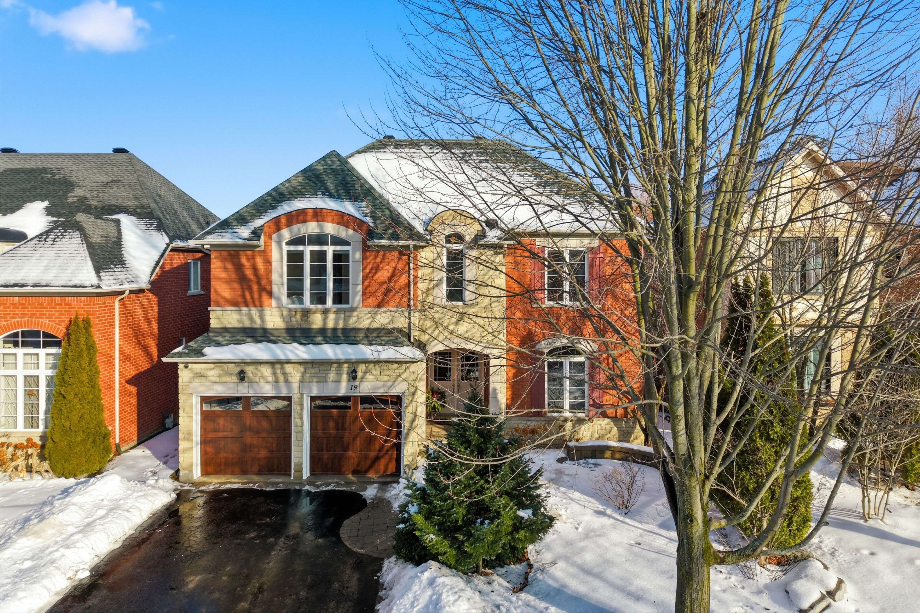 Aurora, ON L4G 6S4,19 Deerhorn CRES