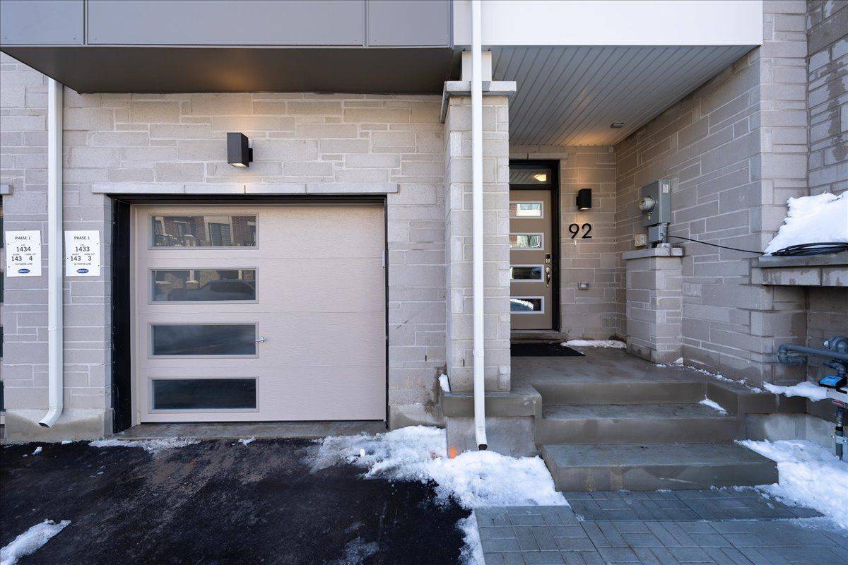 Barrie, ON L9J 1A5,92 Pearen LN