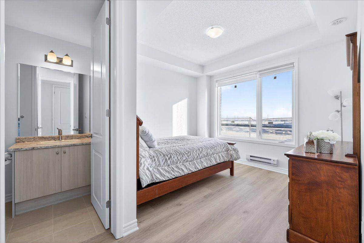 Barrie, ON L9J 1A5,92 Pearen LN