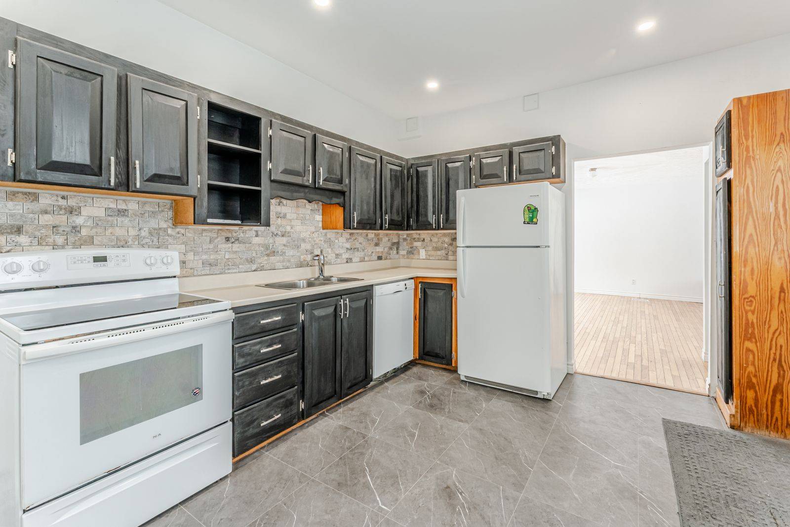 Midland, ON L4R 3X2,86 Sixth ST