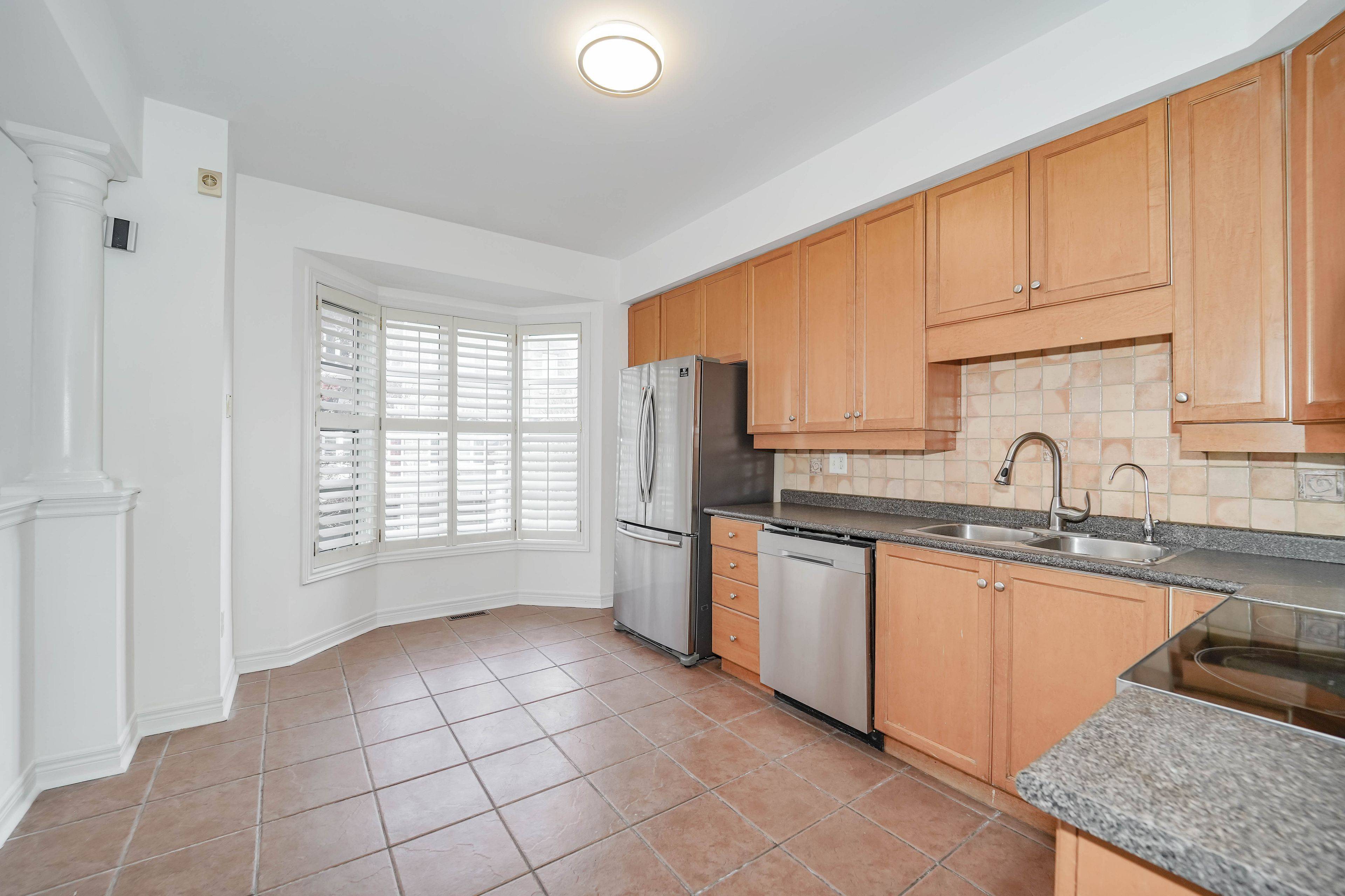 Toronto W06, ON M8Z 6C6,8 James Stock PATH #36