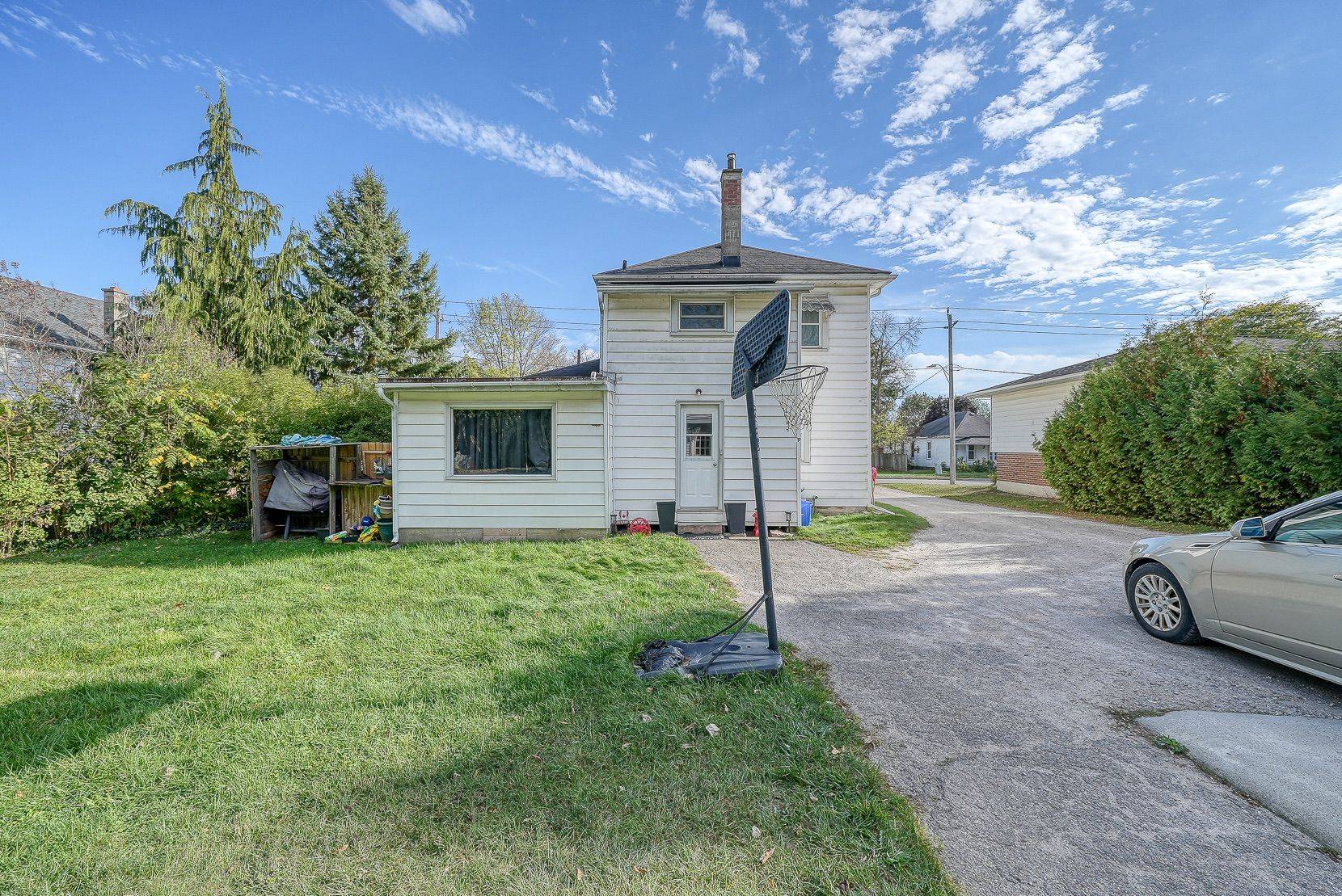 Ingersoll, ON N5C 2N1,208 Victoria ST