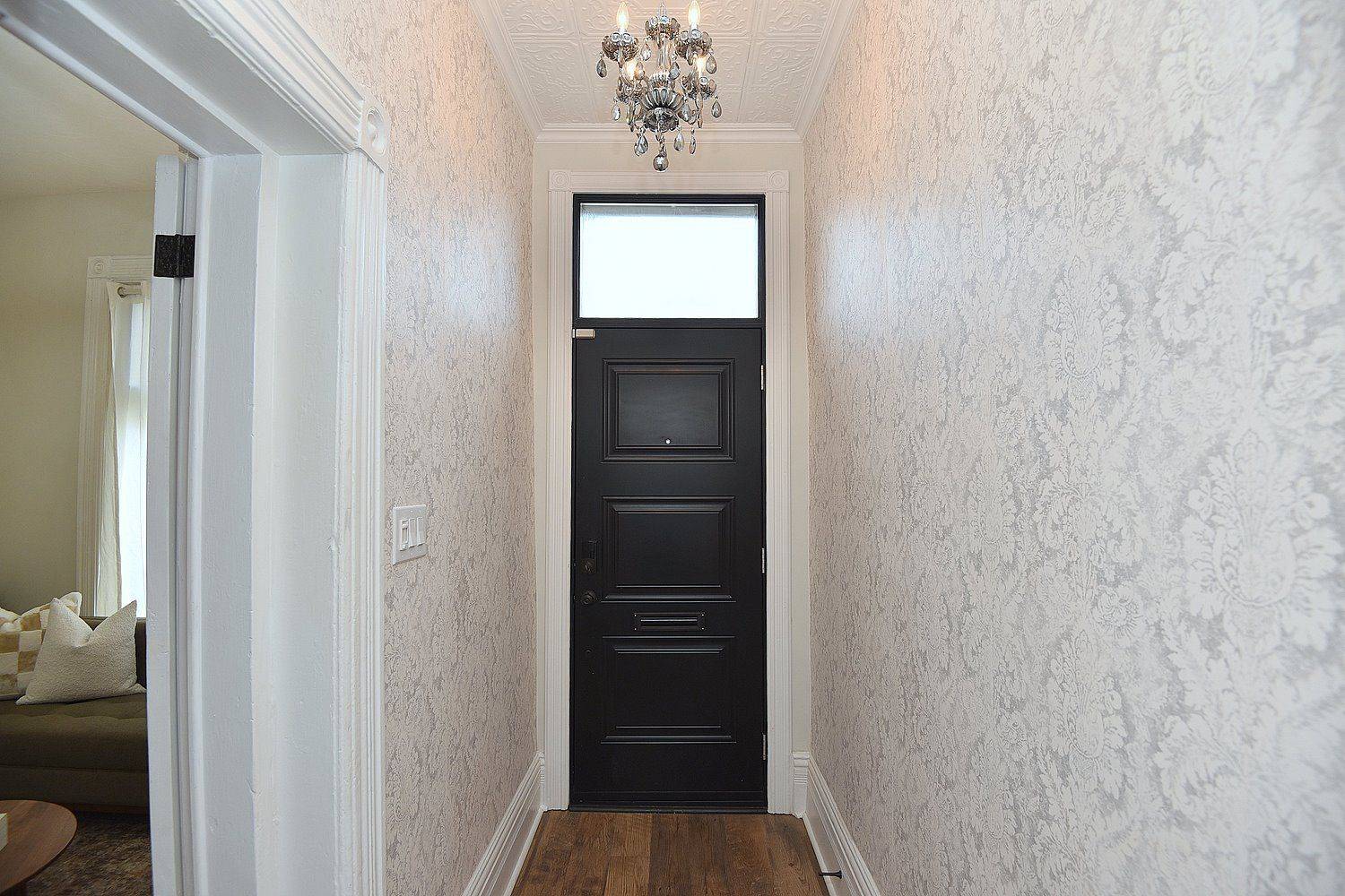 Hamilton, ON L8P 1J7,277 MAIN ST W