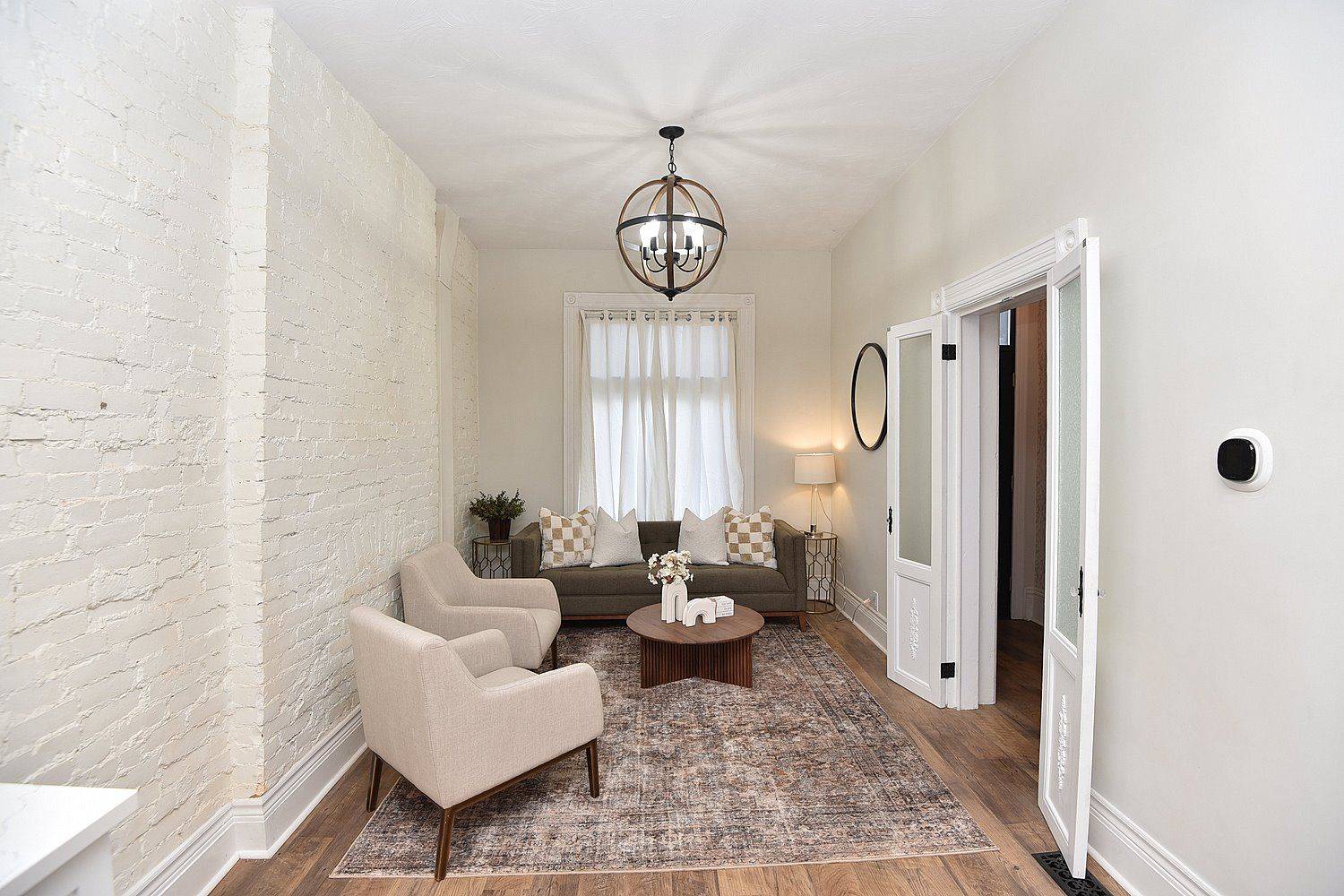 Hamilton, ON L8P 1J7,277 MAIN ST W