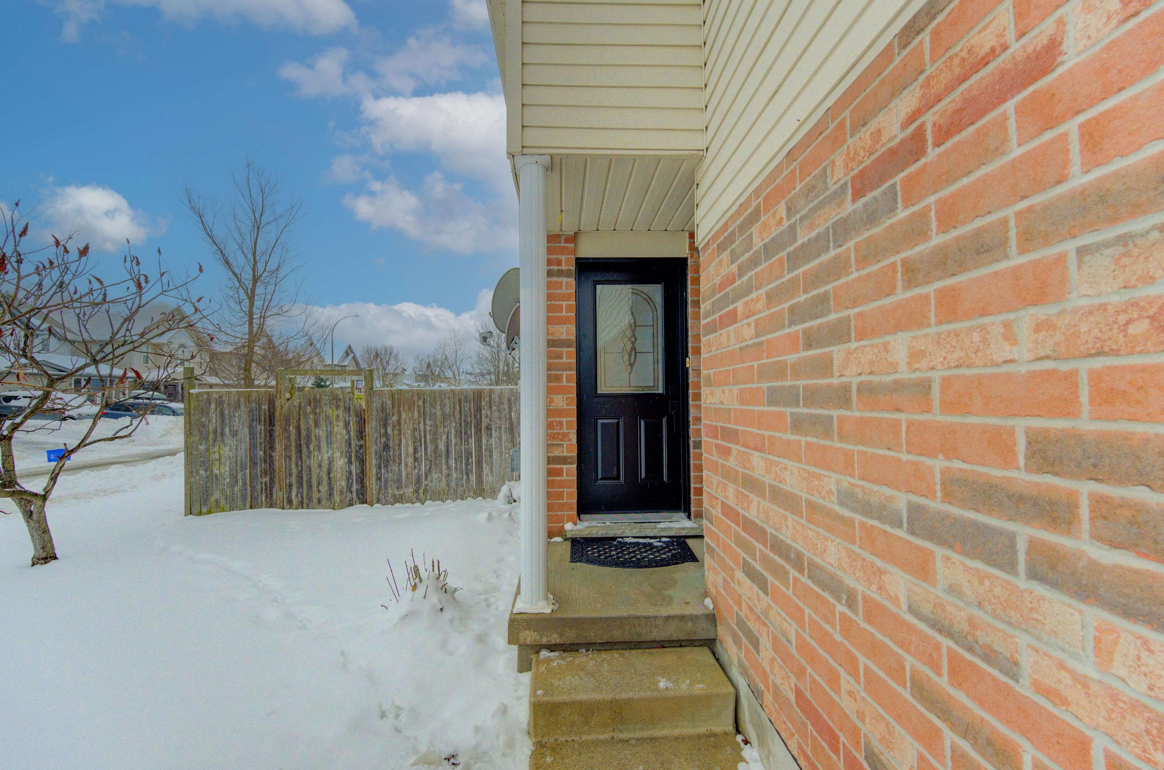 Kitchener, ON N2E 4G8,40 Red Clover CRES S