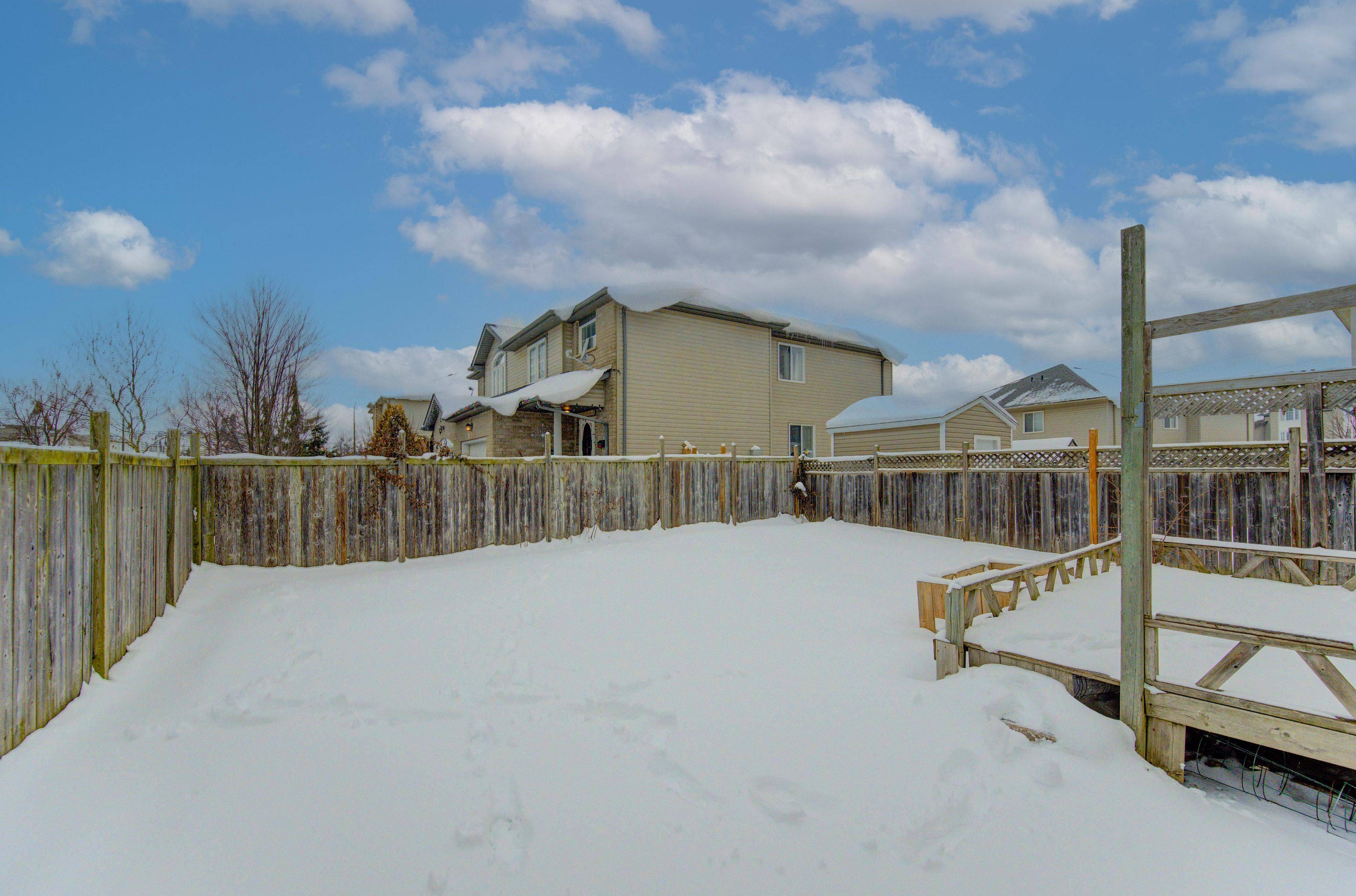 Kitchener, ON N2E 4G8,40 Red Clover CRES S