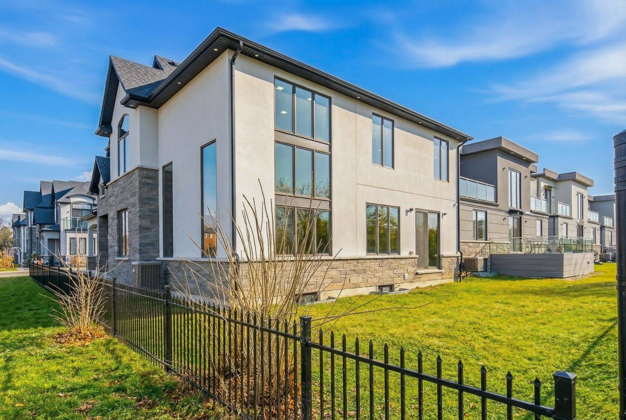 Hamilton, ON L8E 5C2,39 Sunrow Gate