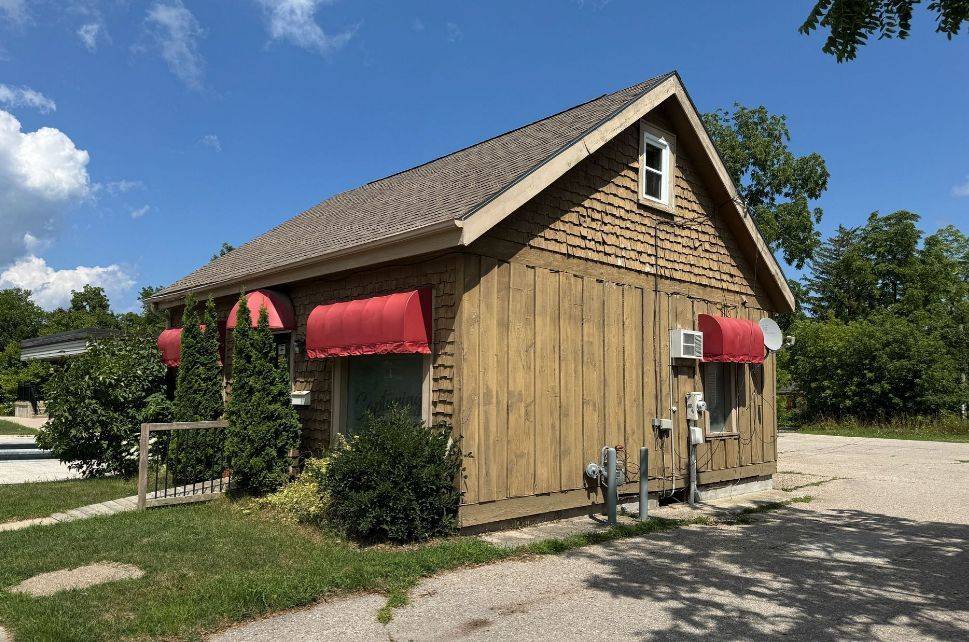 Owen Sound, ON N4K 4M8,973 2nd AVE W