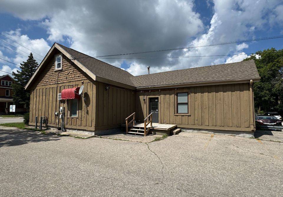 Owen Sound, ON N4K 4M8,973 2nd AVE W