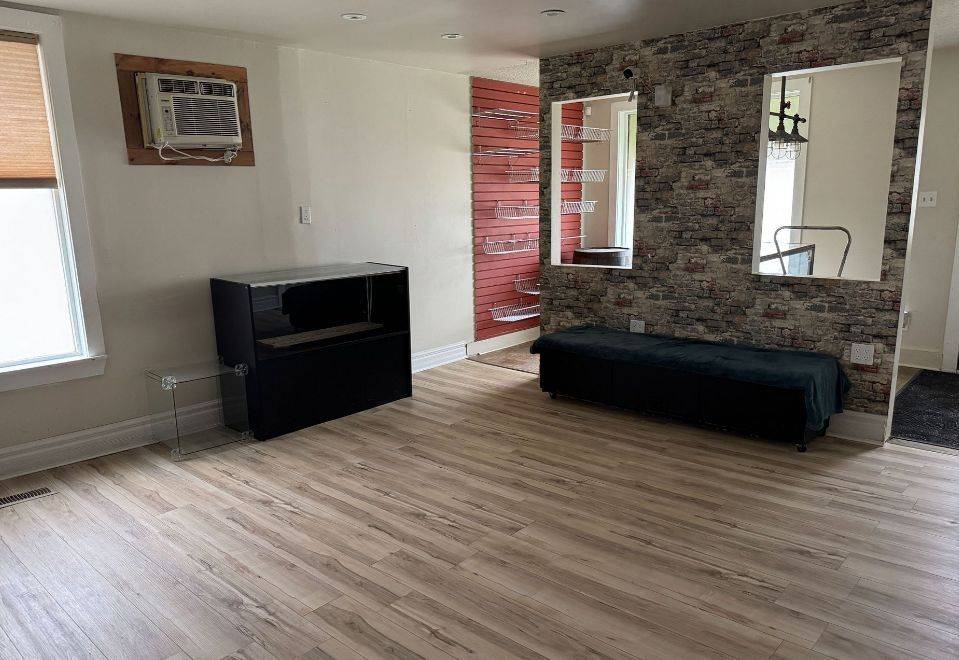 Owen Sound, ON N4K 4M8,973 2nd AVE W