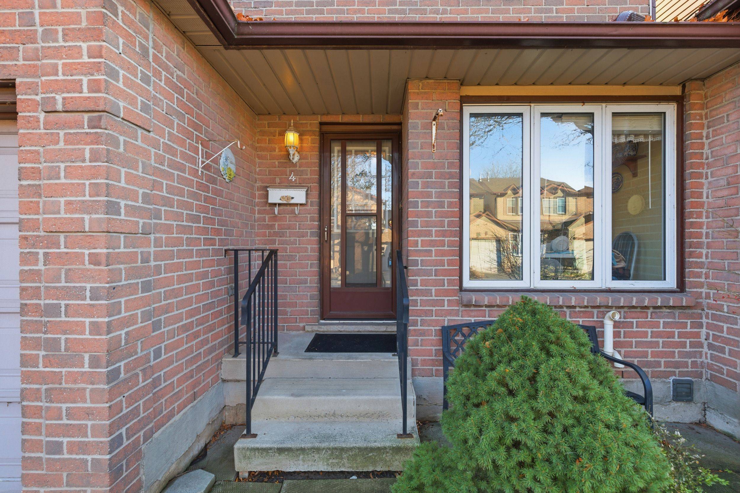 Hamilton, ON L8E 4X3,618 Barton ST #4