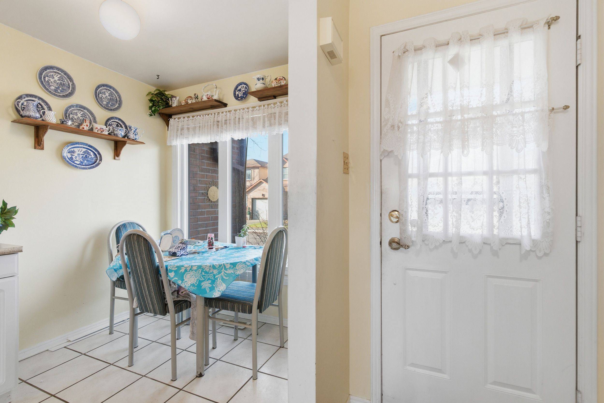 Hamilton, ON L8E 4X3,618 Barton ST #4