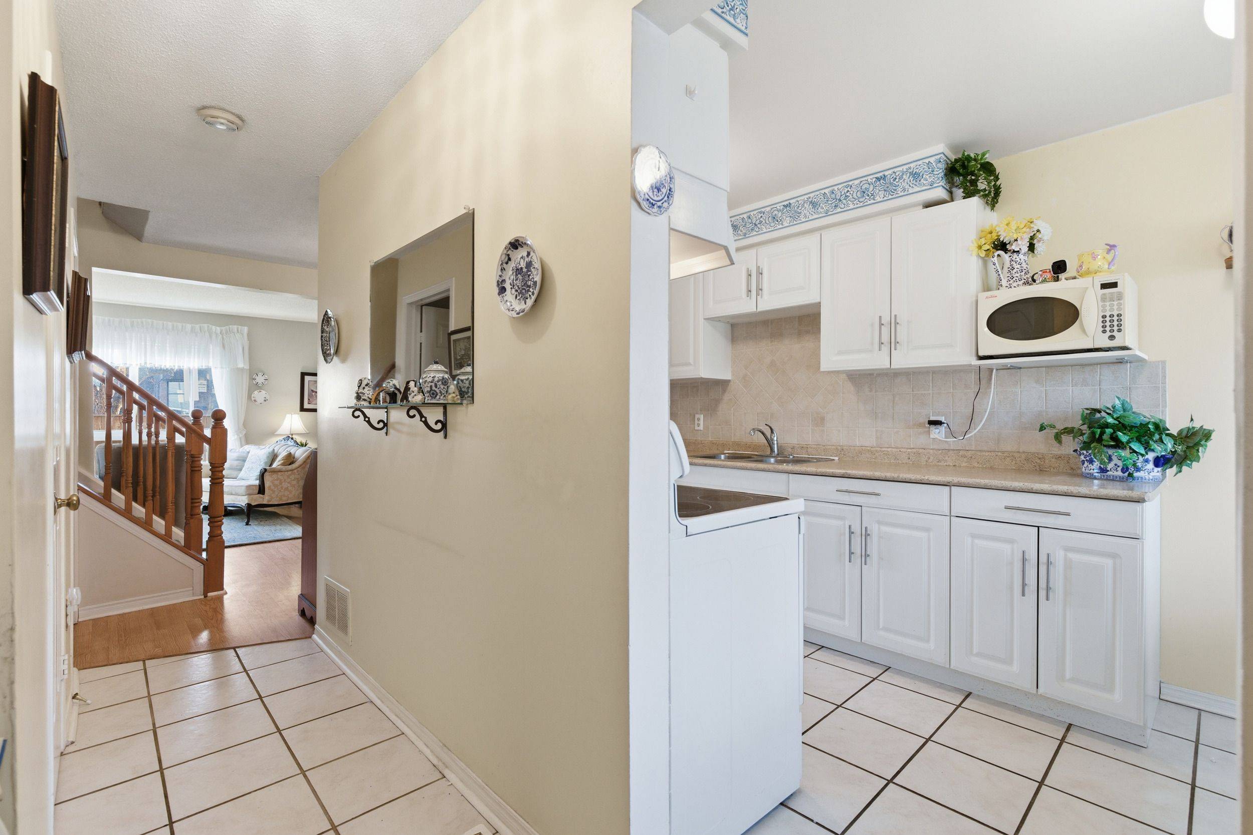 Hamilton, ON L8E 4X3,618 Barton ST #4