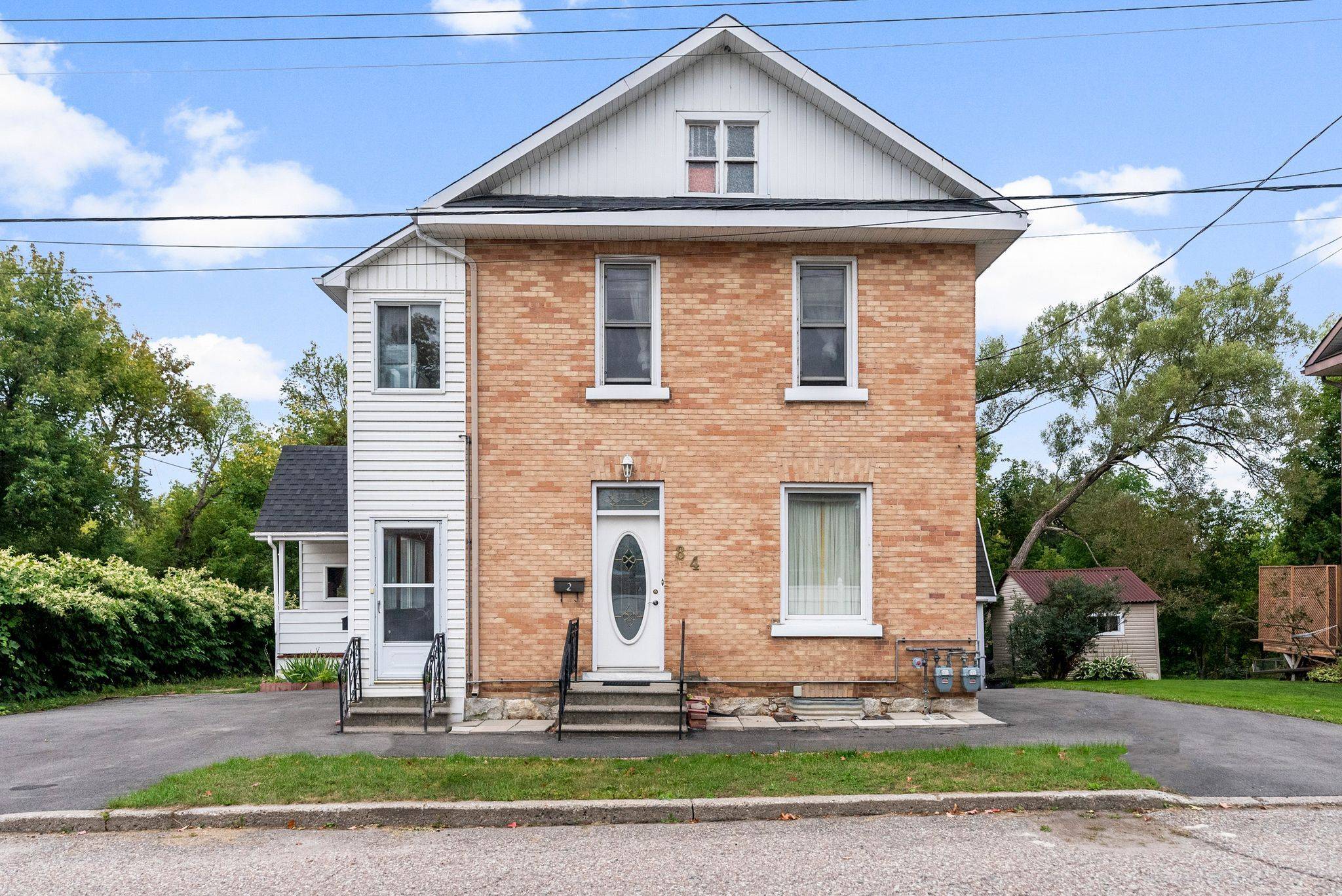Renfrew, ON K7V 2E2,84 Bank ST N