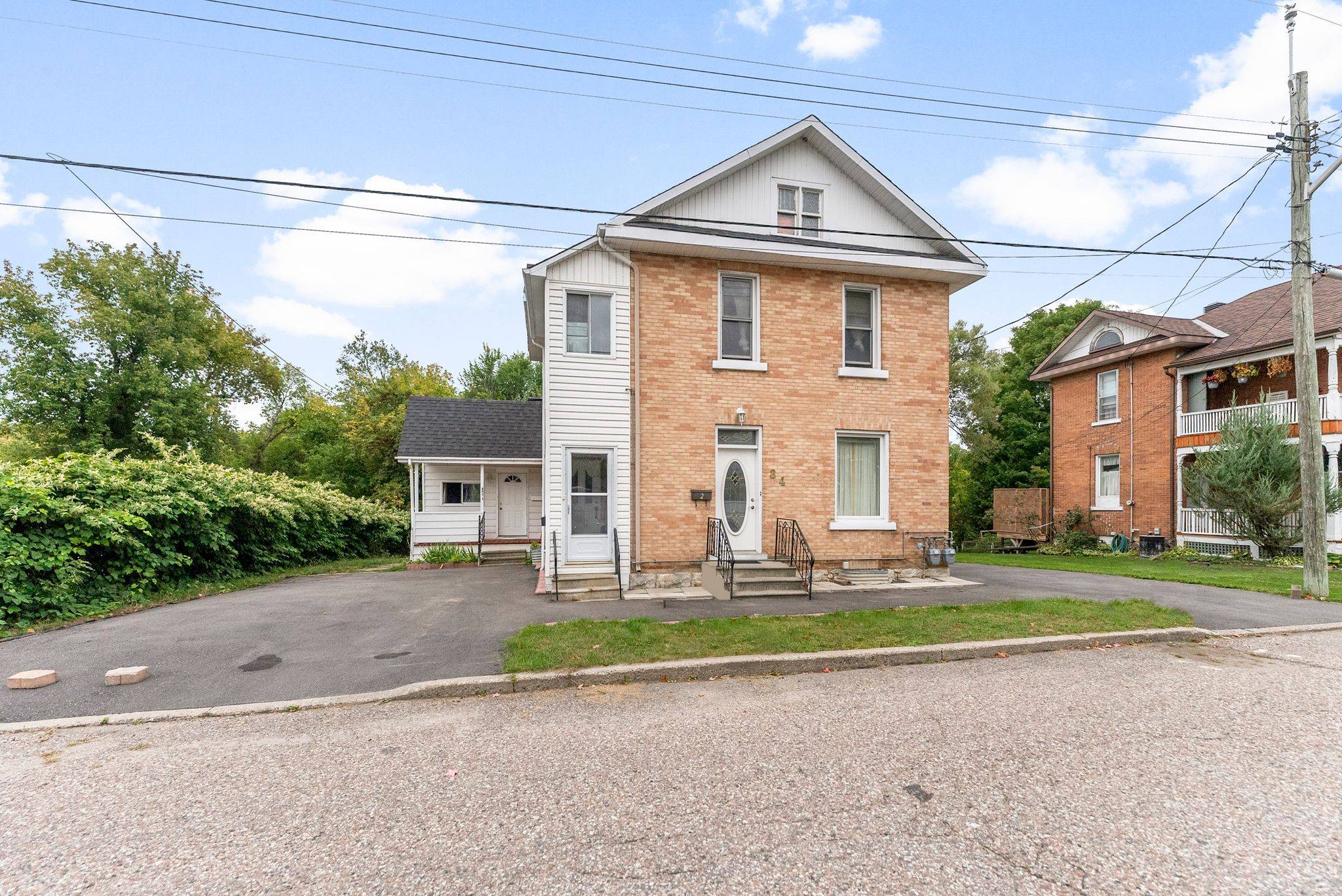 Renfrew, ON K7V 2E2,84 Bank ST N