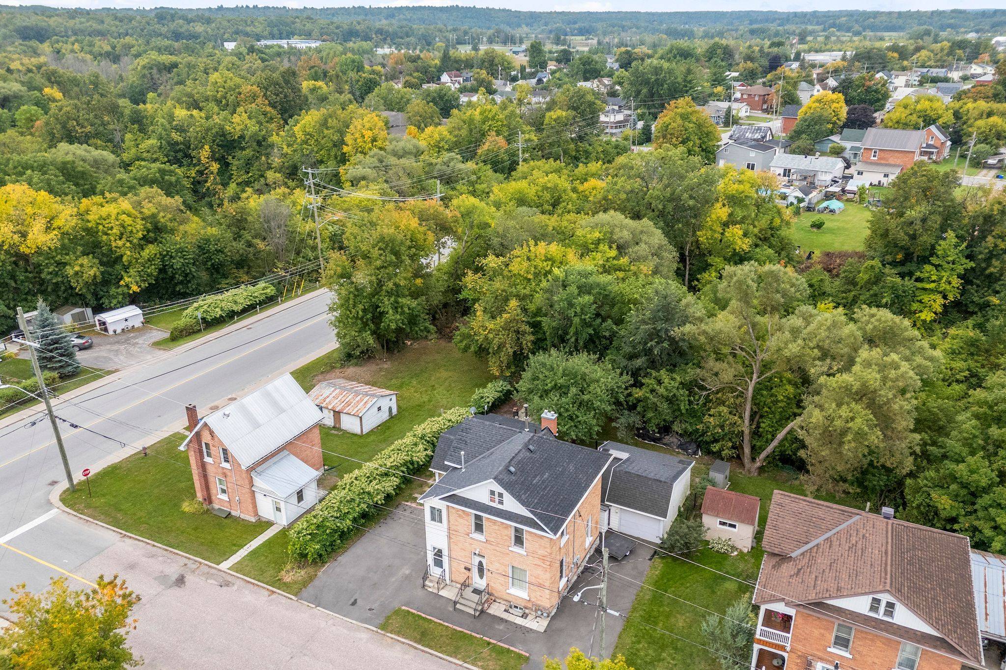 Renfrew, ON K7V 2E2,84 Bank ST N