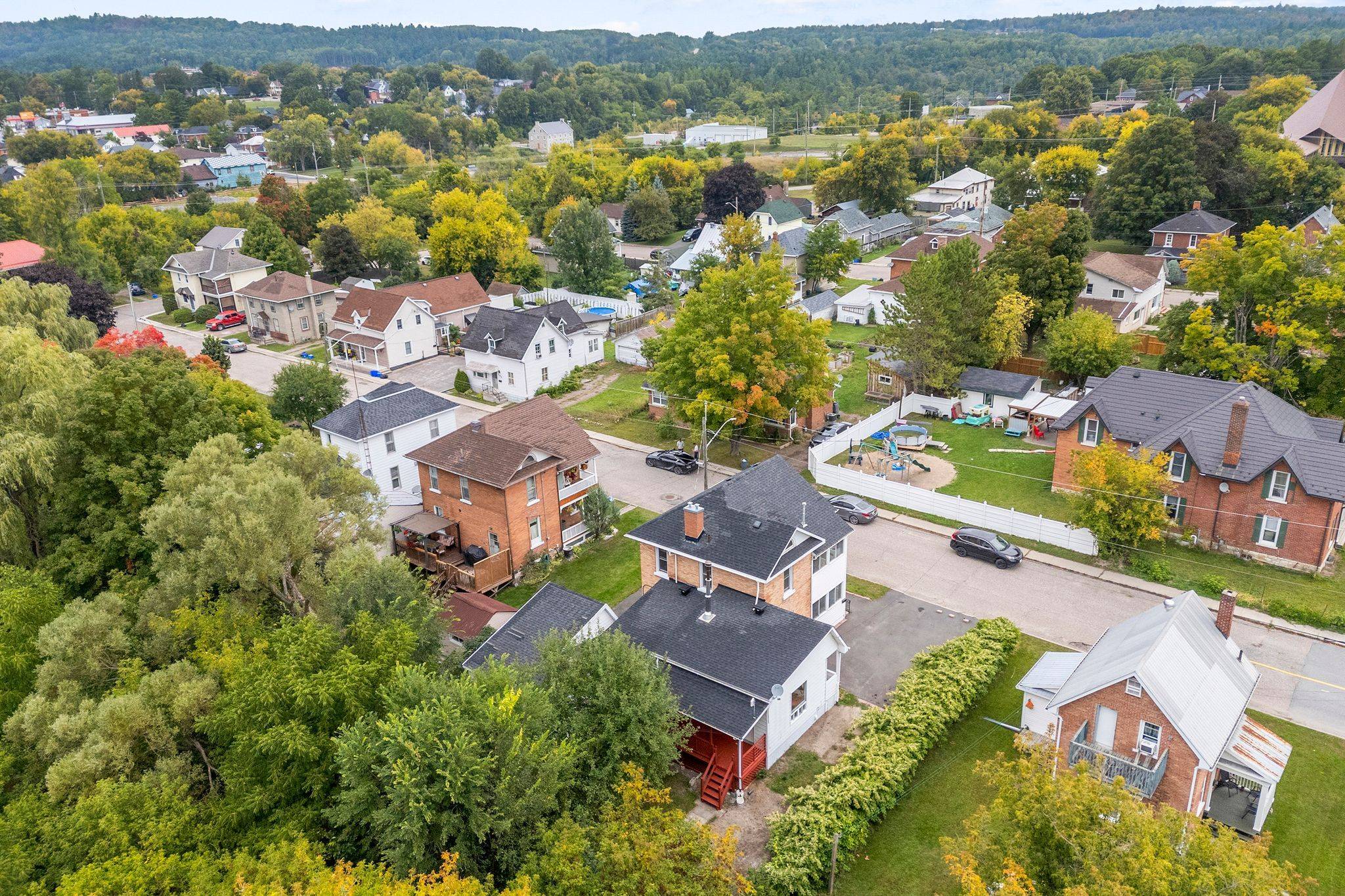 Renfrew, ON K7V 2E2,84 Bank ST N