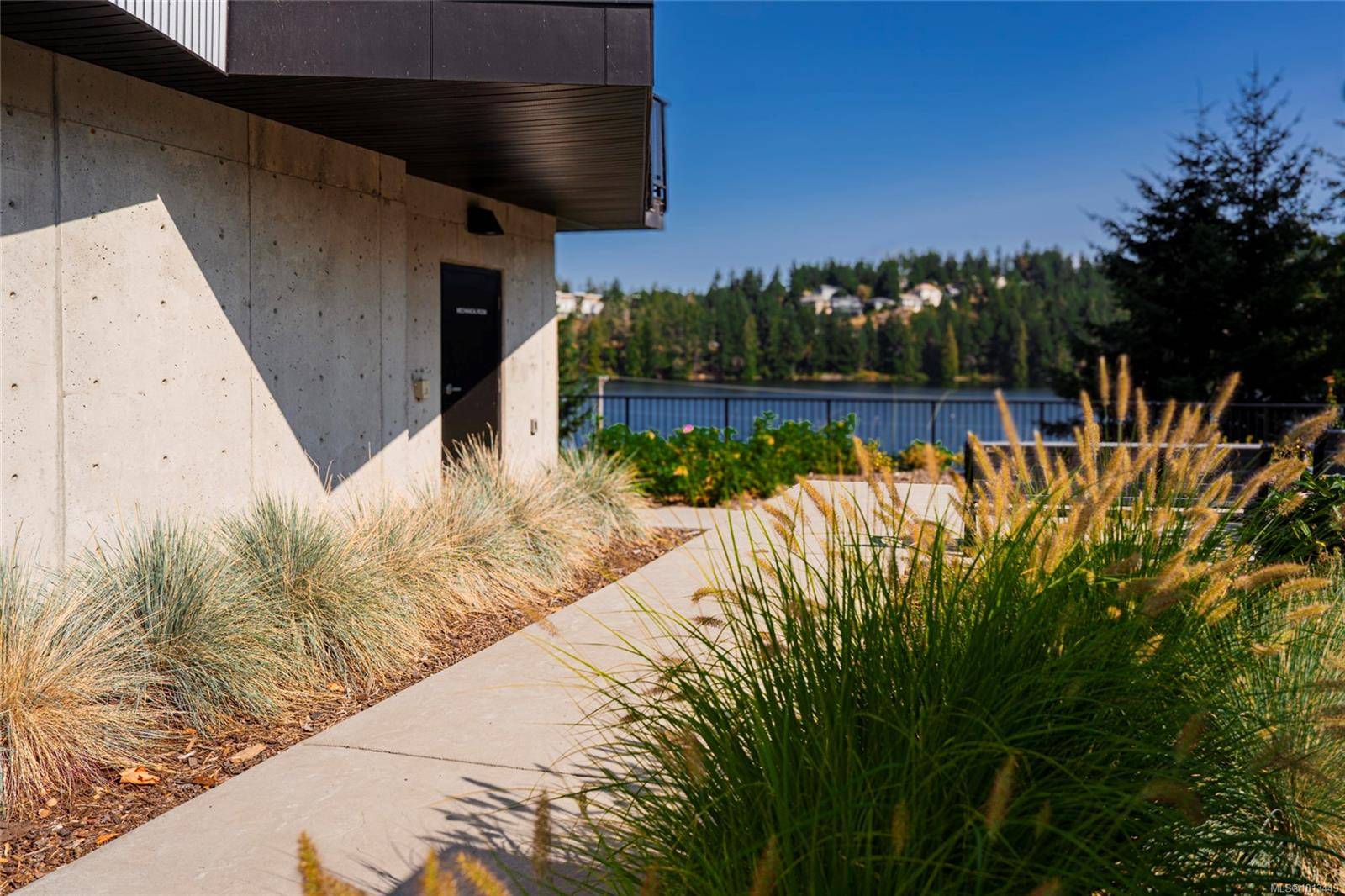 Nanaimo, BC V9T 2H3,4474 Wellington Rd #207