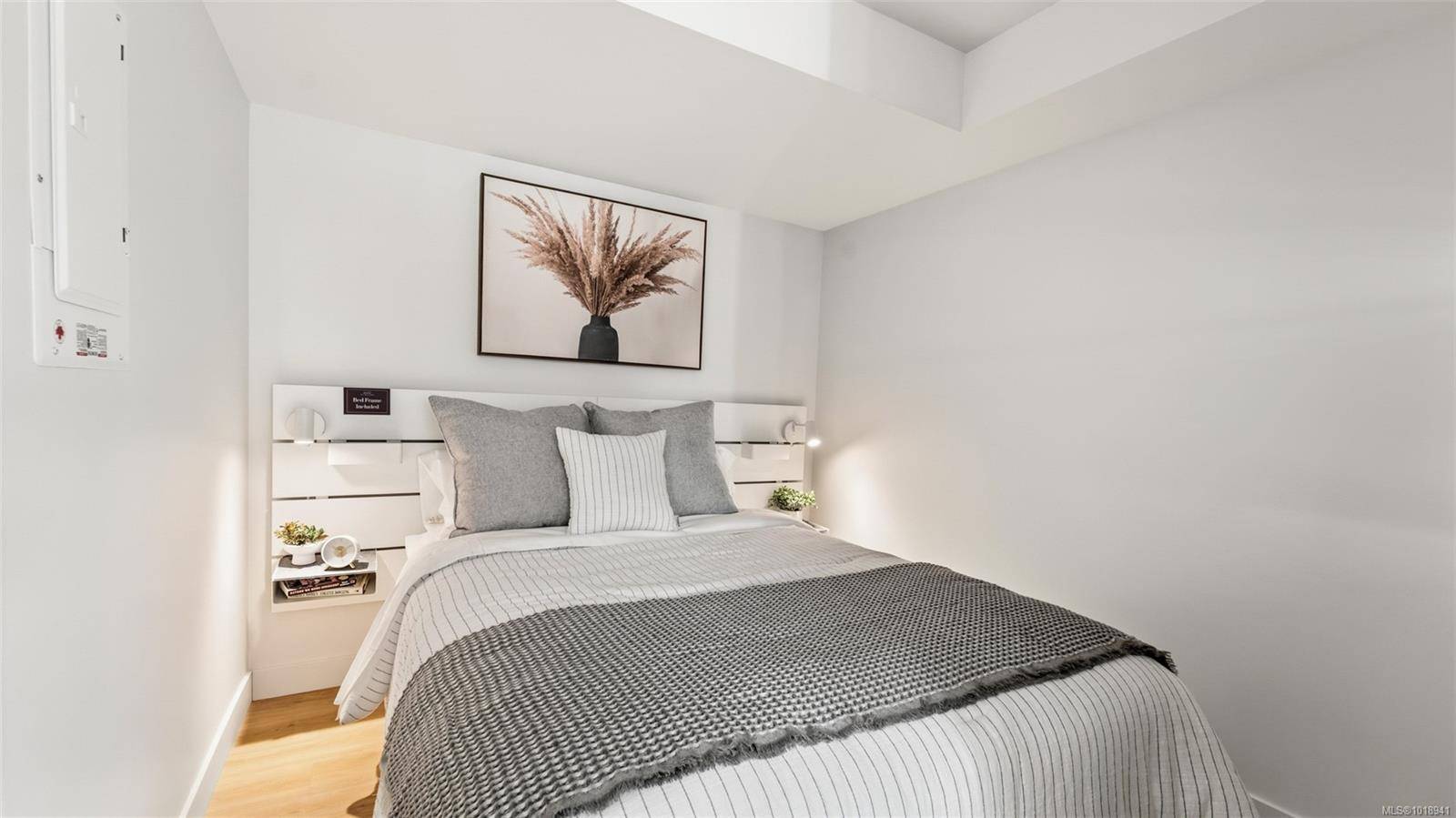 Saanich, BC V8N 0C4,4201 Tyndall Ave #2202