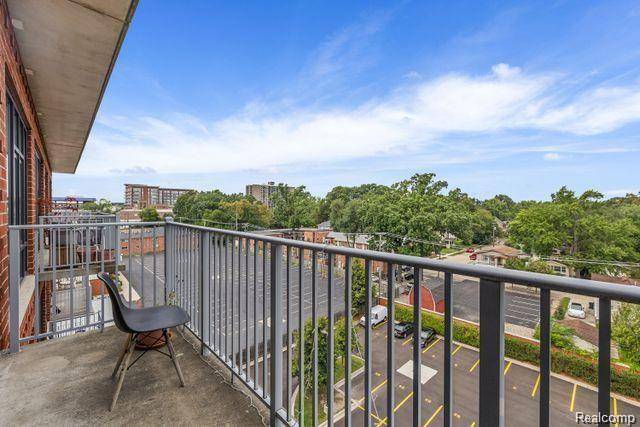 Royal Oak, MI 48067,101 CURRY AVE #610