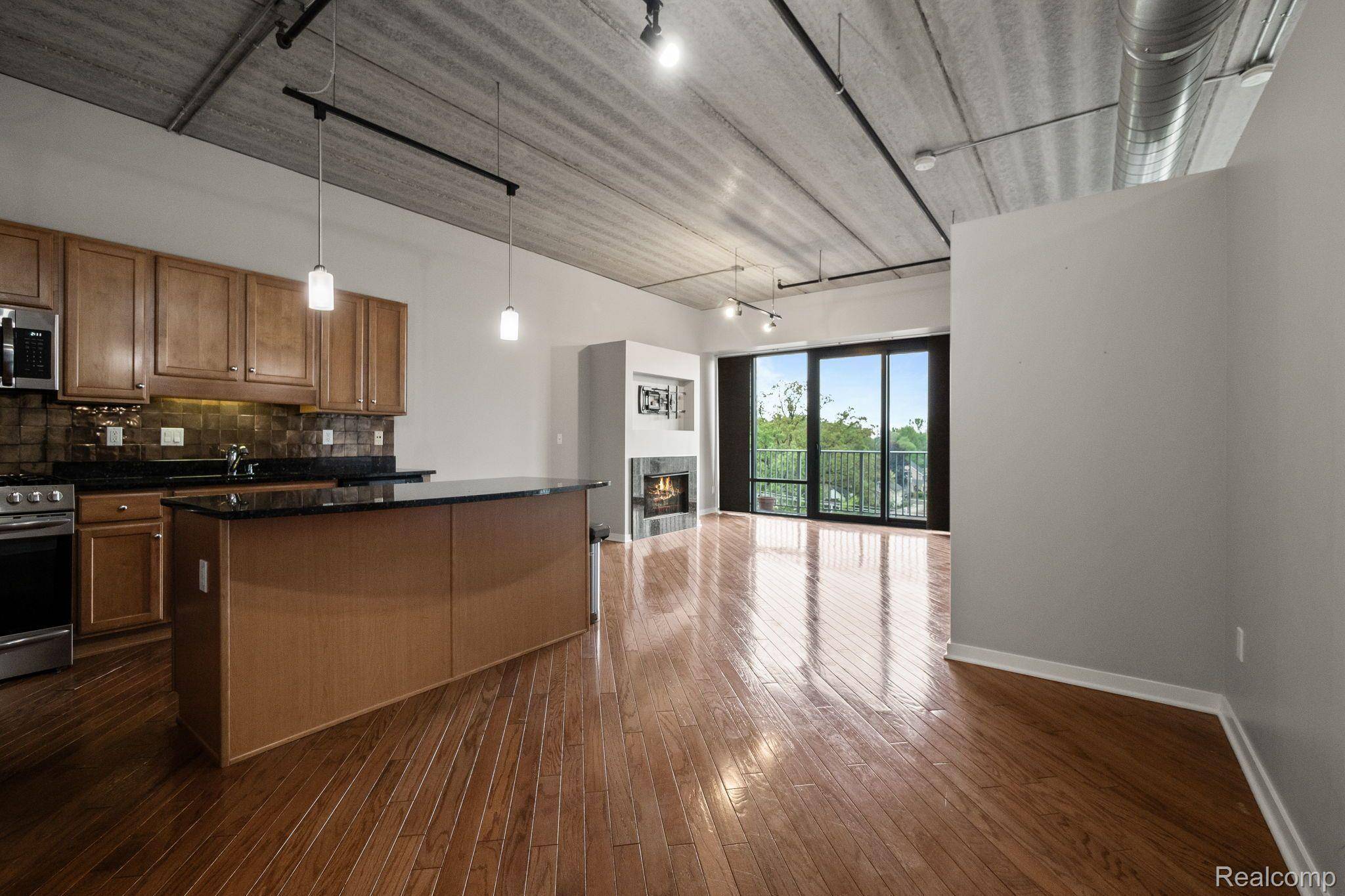 Royal Oak, MI 48067,101 CURRY AVE #610