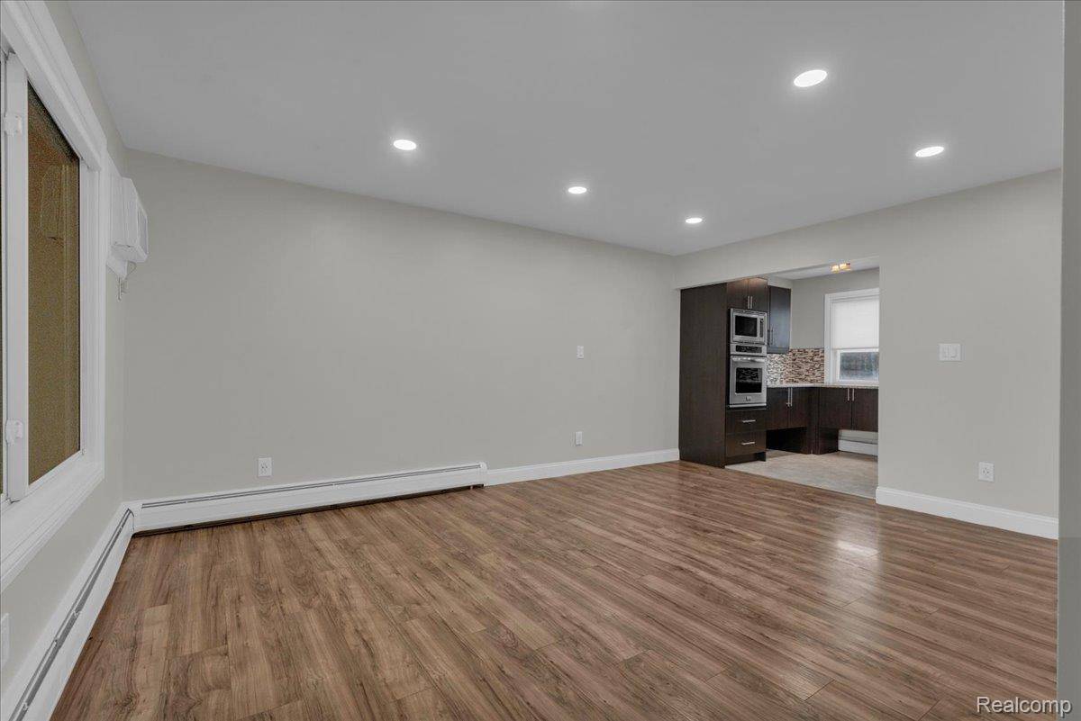 Dearborn Heights, MI 48127,7350 N Inkster RD #17