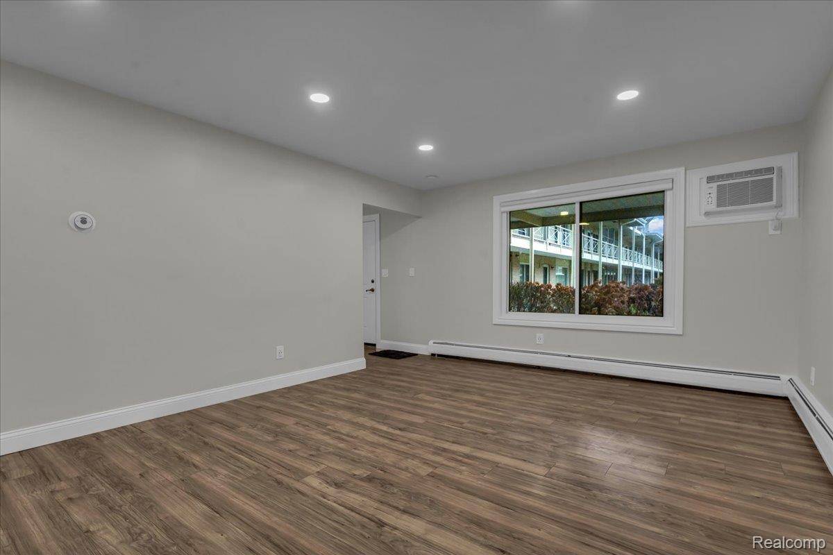 Dearborn Heights, MI 48127,7350 N Inkster RD #17