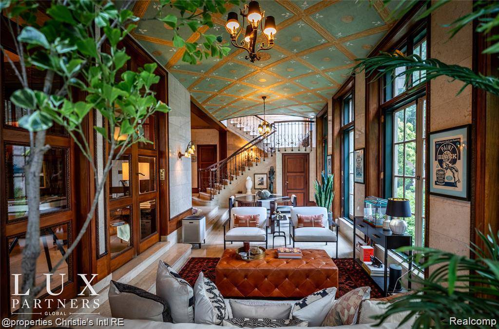 Detroit, MI 48201,2150 Iroquois ST