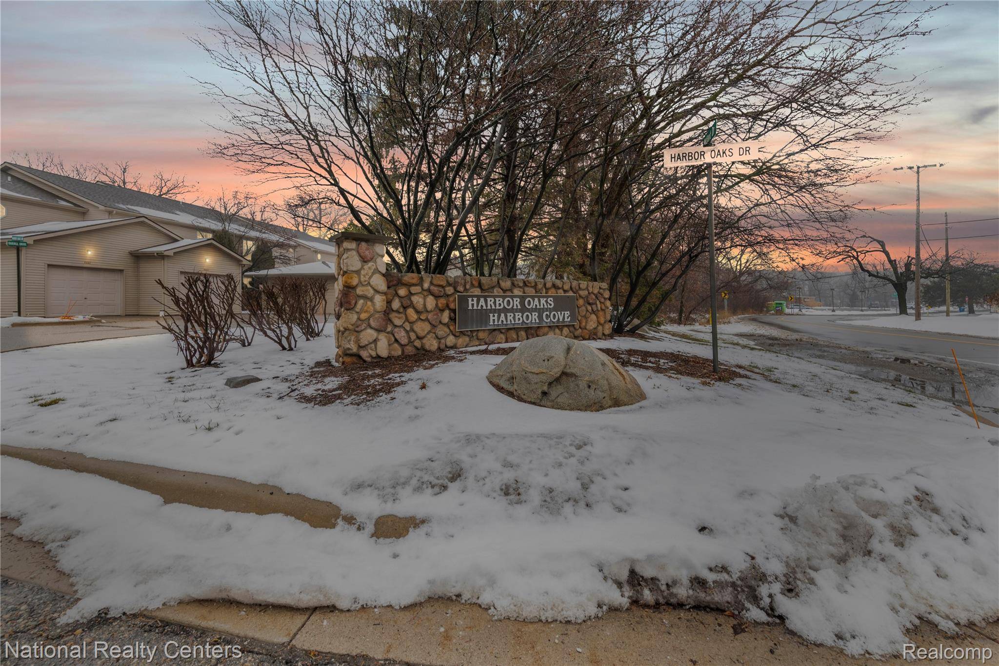 Waterford, MI 48329,4967 Oak Hill DR