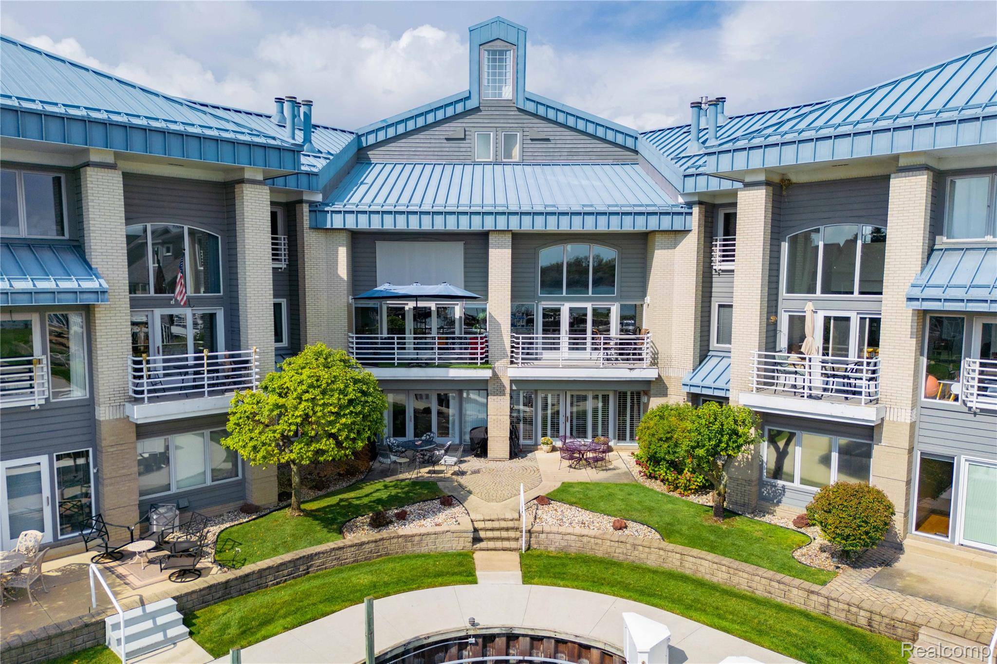 Wyandotte, MI 48192,24 Kreger DR